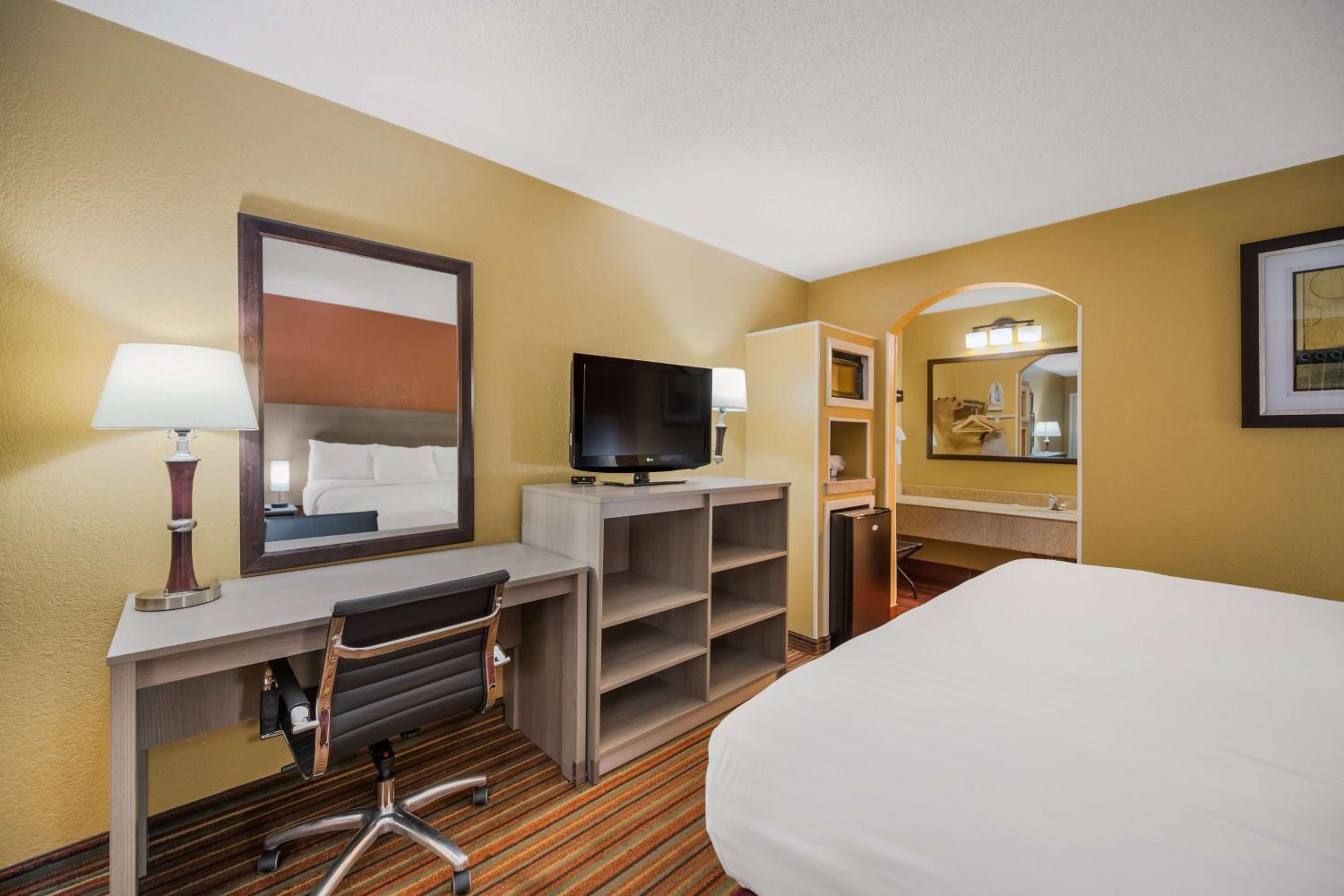 Mount Pleasant Vacations - SureStay Hotel by Best Western Mt Pleasant - Property Image 3
