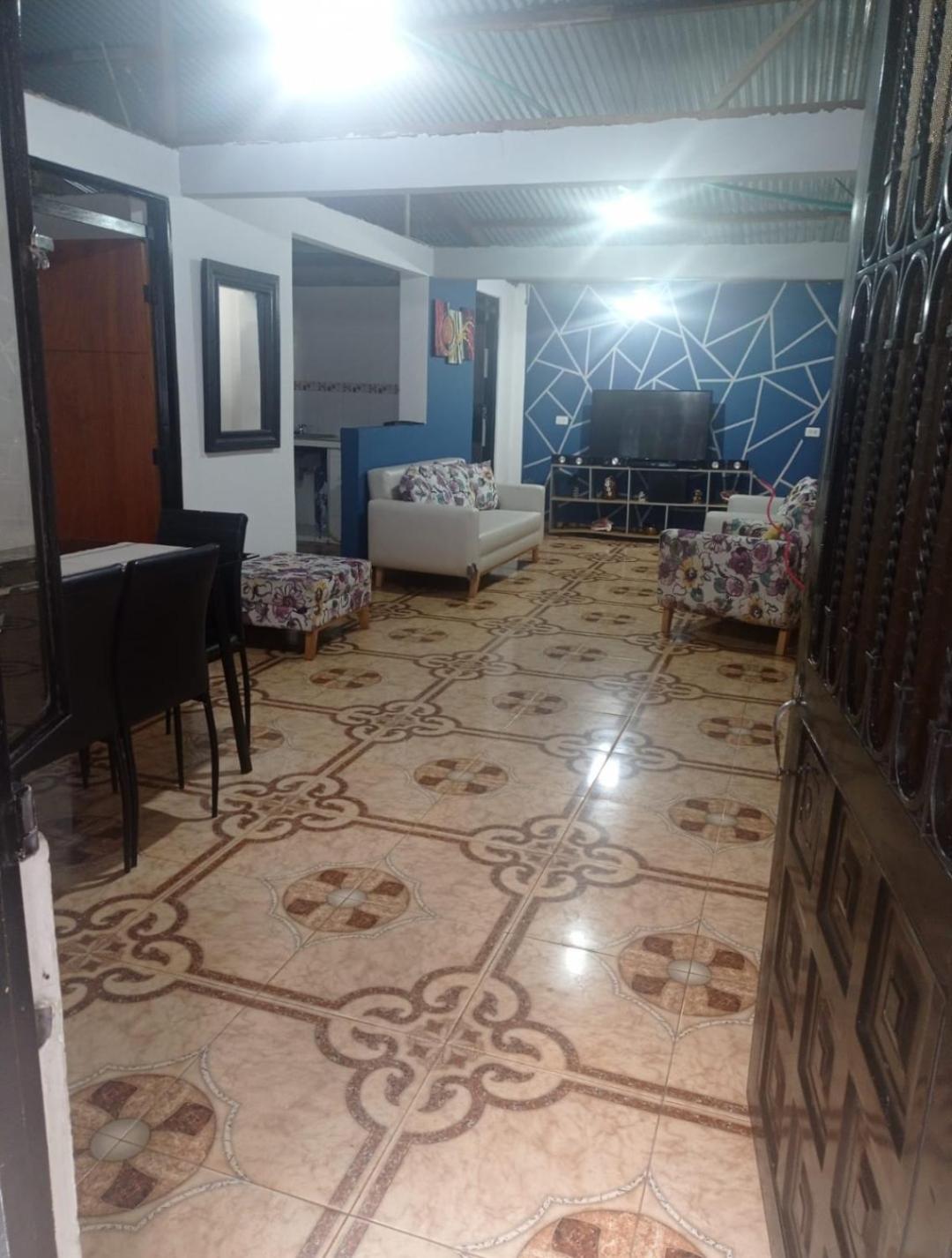 Casa campestre cafetera, con agua caliente