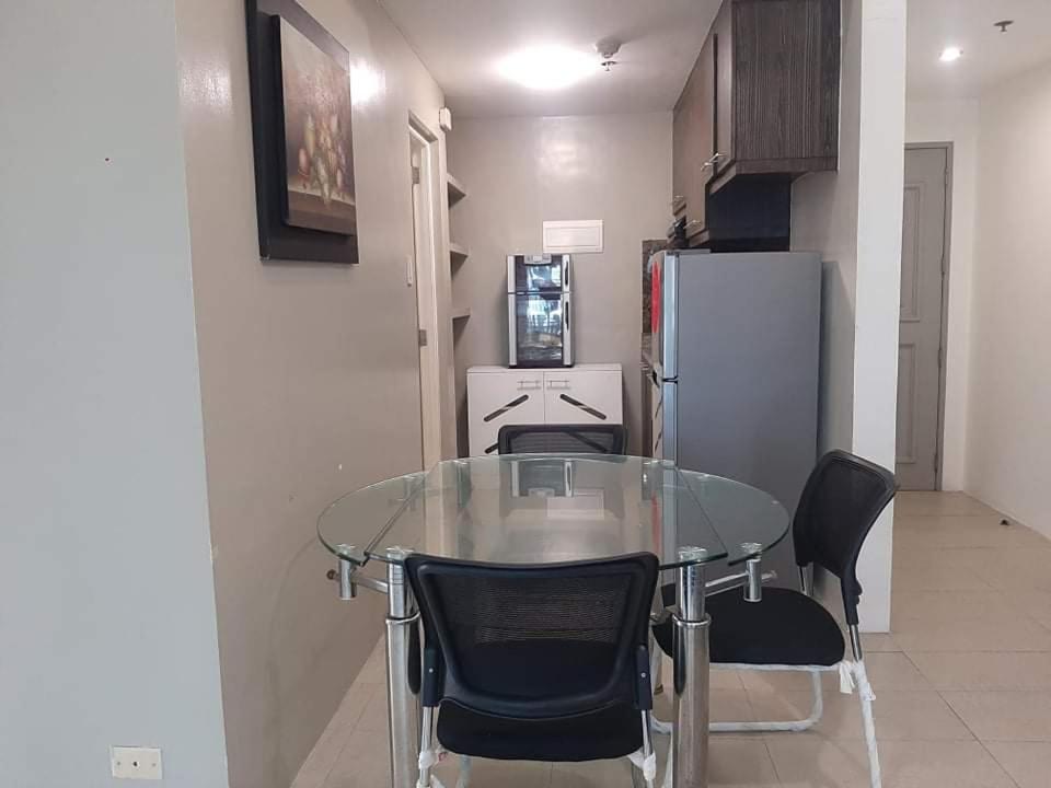 Spacious 2 Bedroom Unit with Pool view 2