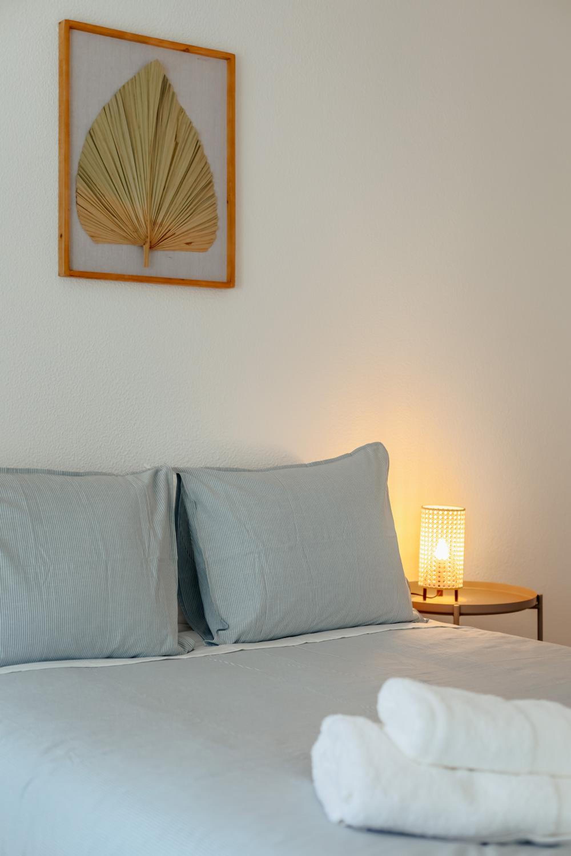Elegant 3 bedroom apt - City centre - garage - metro view 4