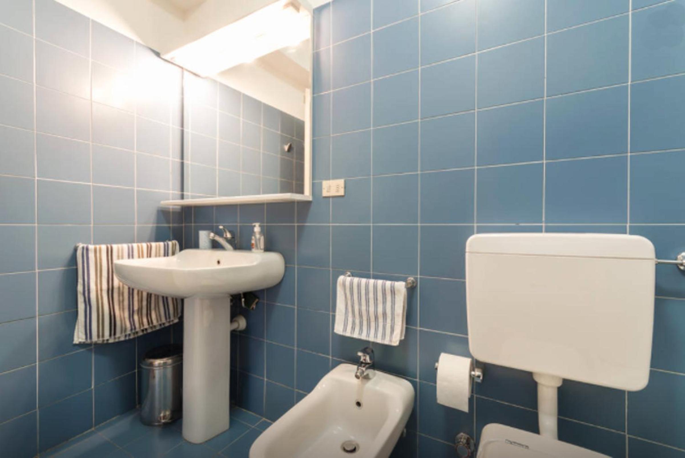 De Lellis en Turin — bathroom