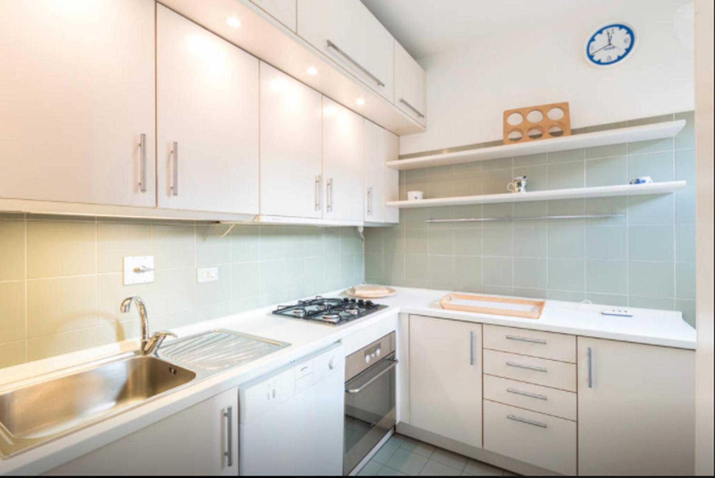 De Lellis en Turin — kitchen