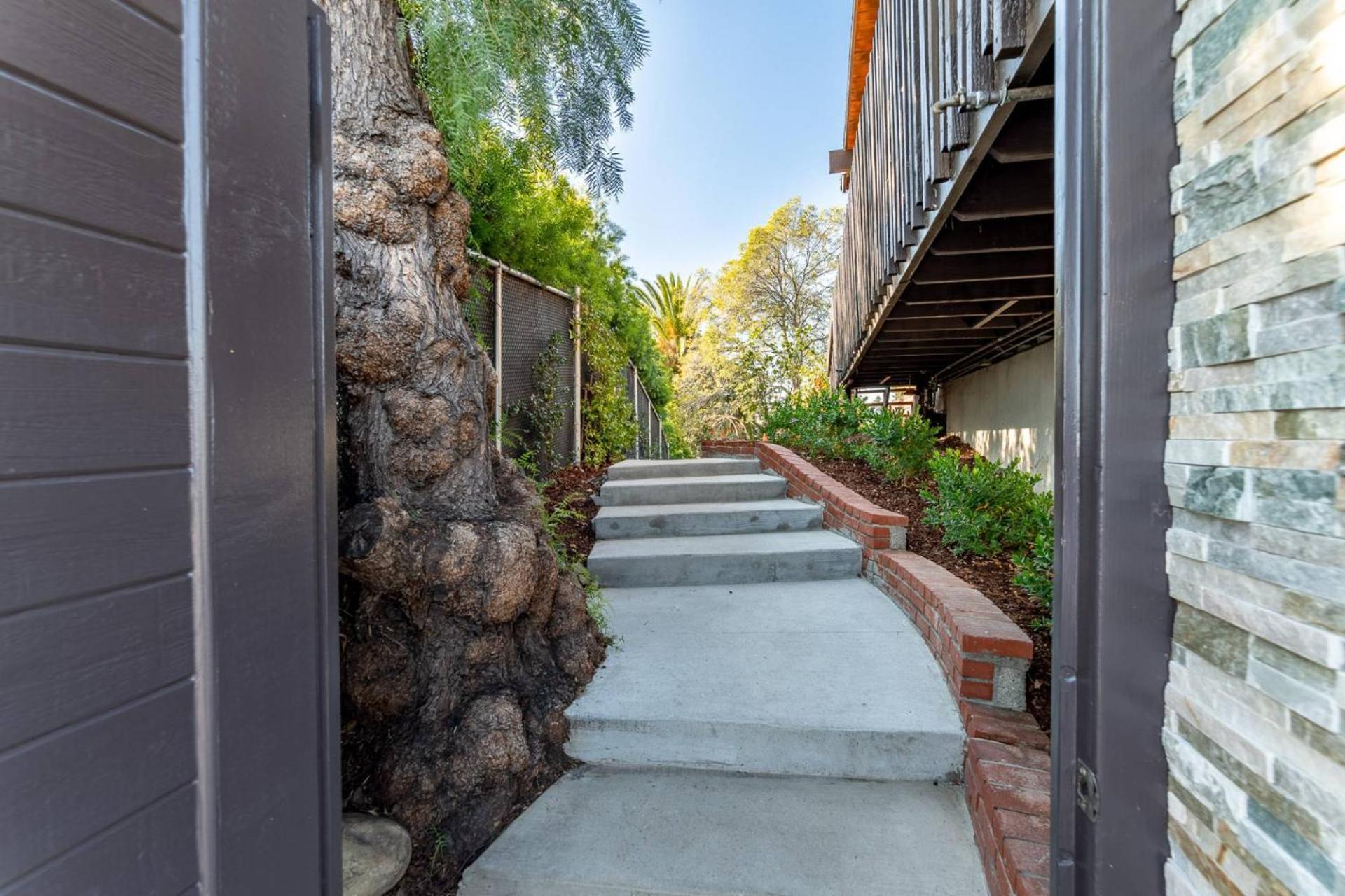 Hollywood Hideaway