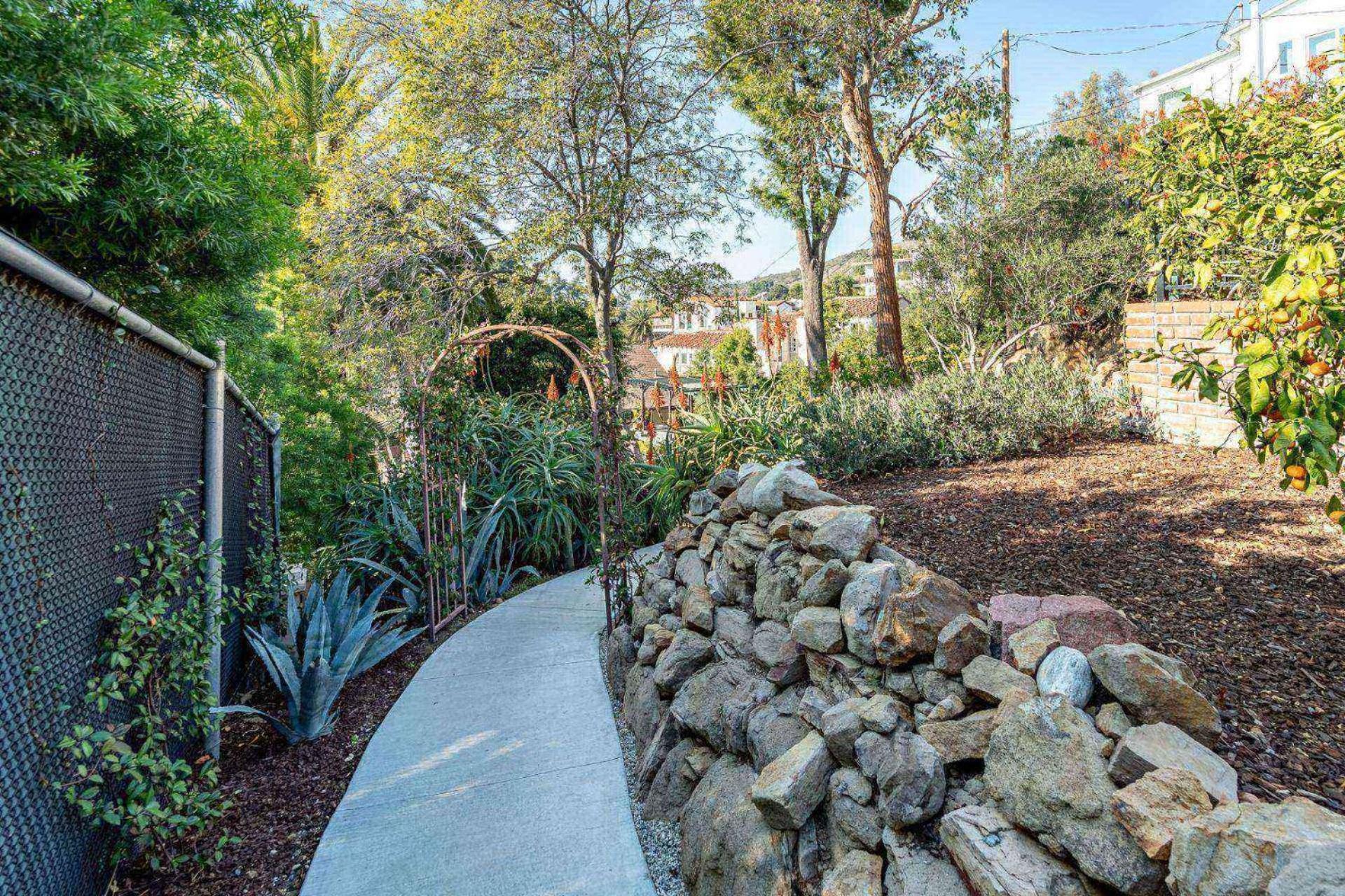 Hollywood Hideaway