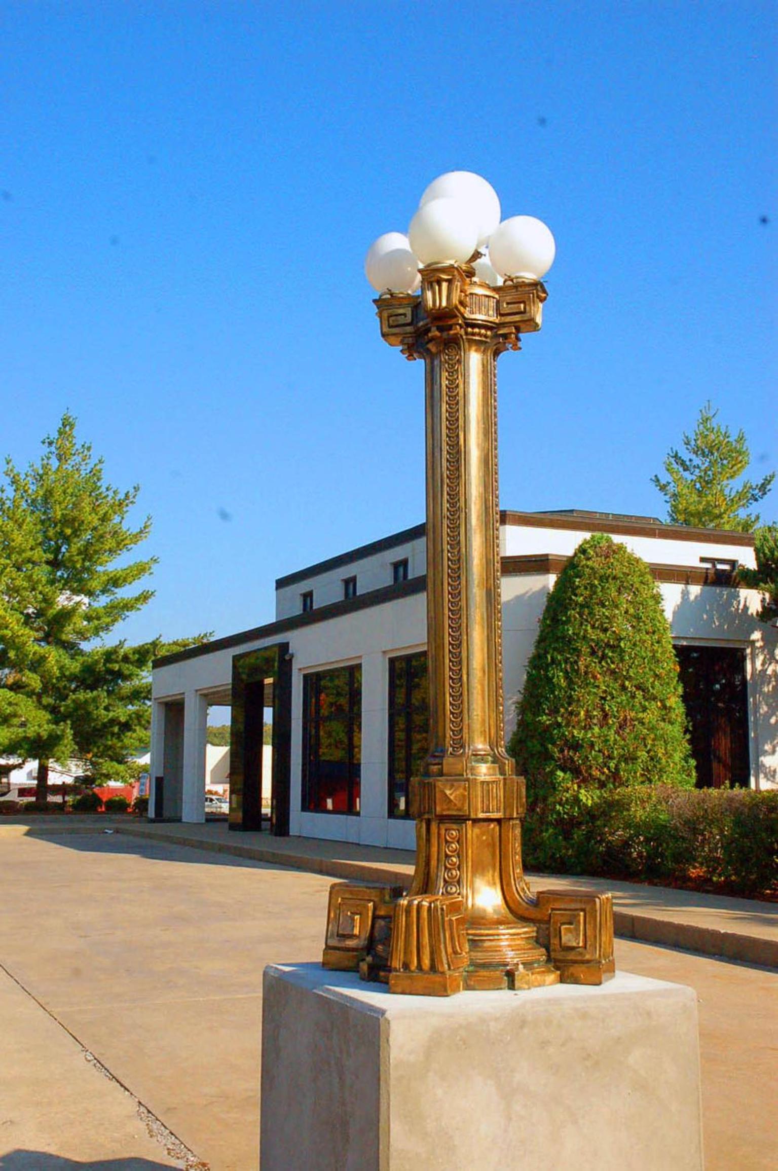 Golden Manor Inn & Suites