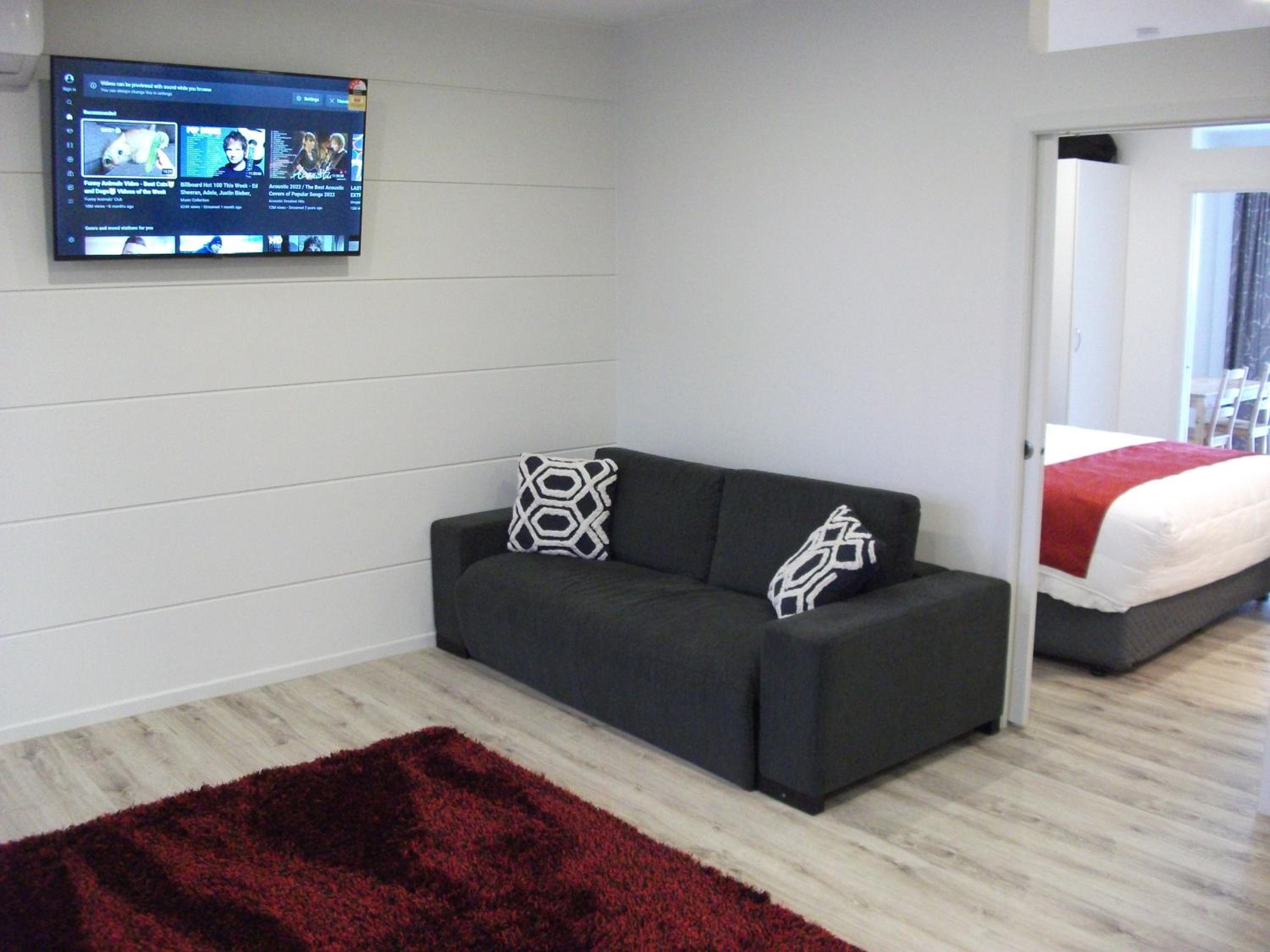 Photo 9
