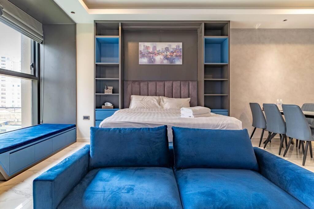 The Rixx Boutique- Opera House- SmartTV65in - pool