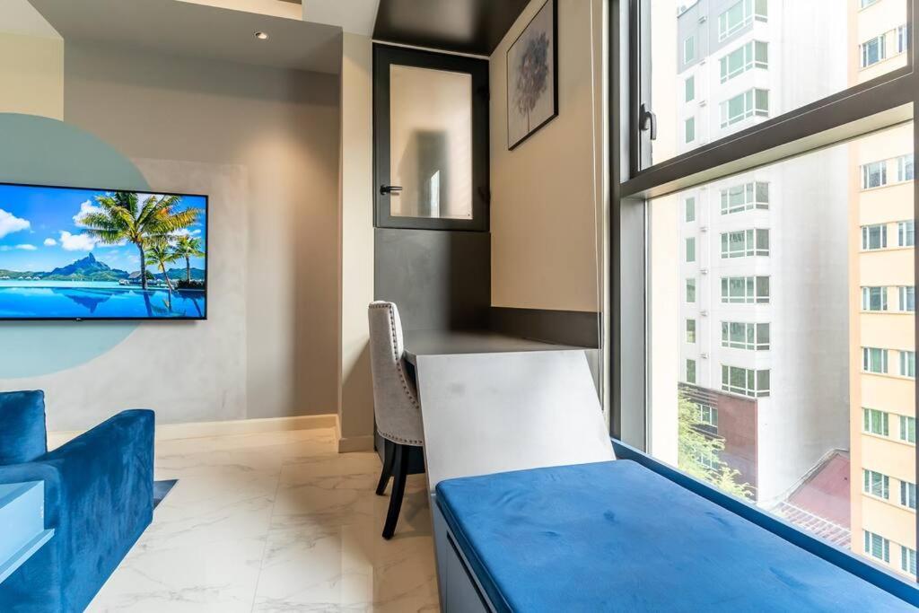 The Rixx Boutique- Opera House- SmartTV65in - pool