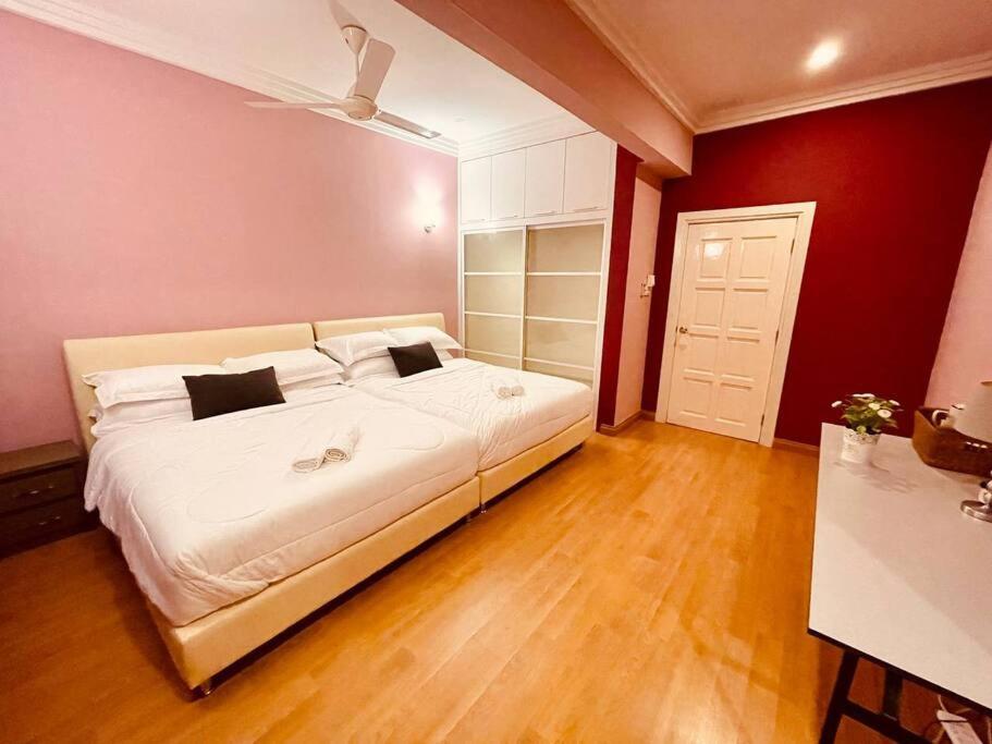 Trendy Family Getaway by StayCo - Mini-Pool, Outdoor Cinema, Air Loft, PS4, KTV - Just 2 mins to Beach! photo 5