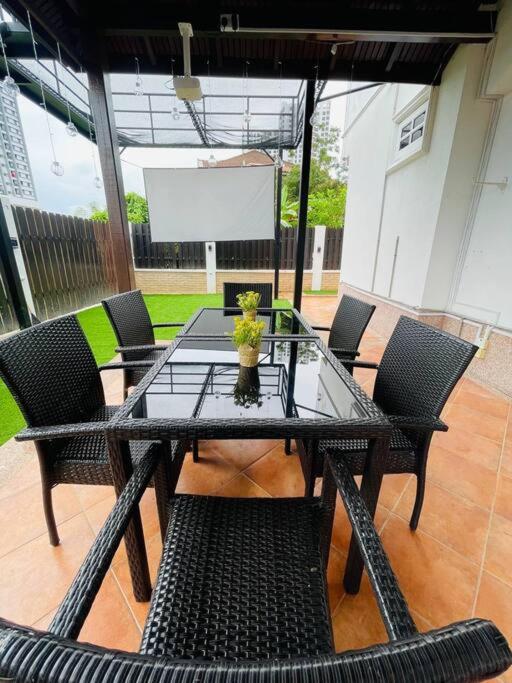 Trendy Family Getaway by StayCo - Mini-Pool, Outdoor Cinema, Air Loft, PS4, KTV - Just 2 mins to Beach! photo 8