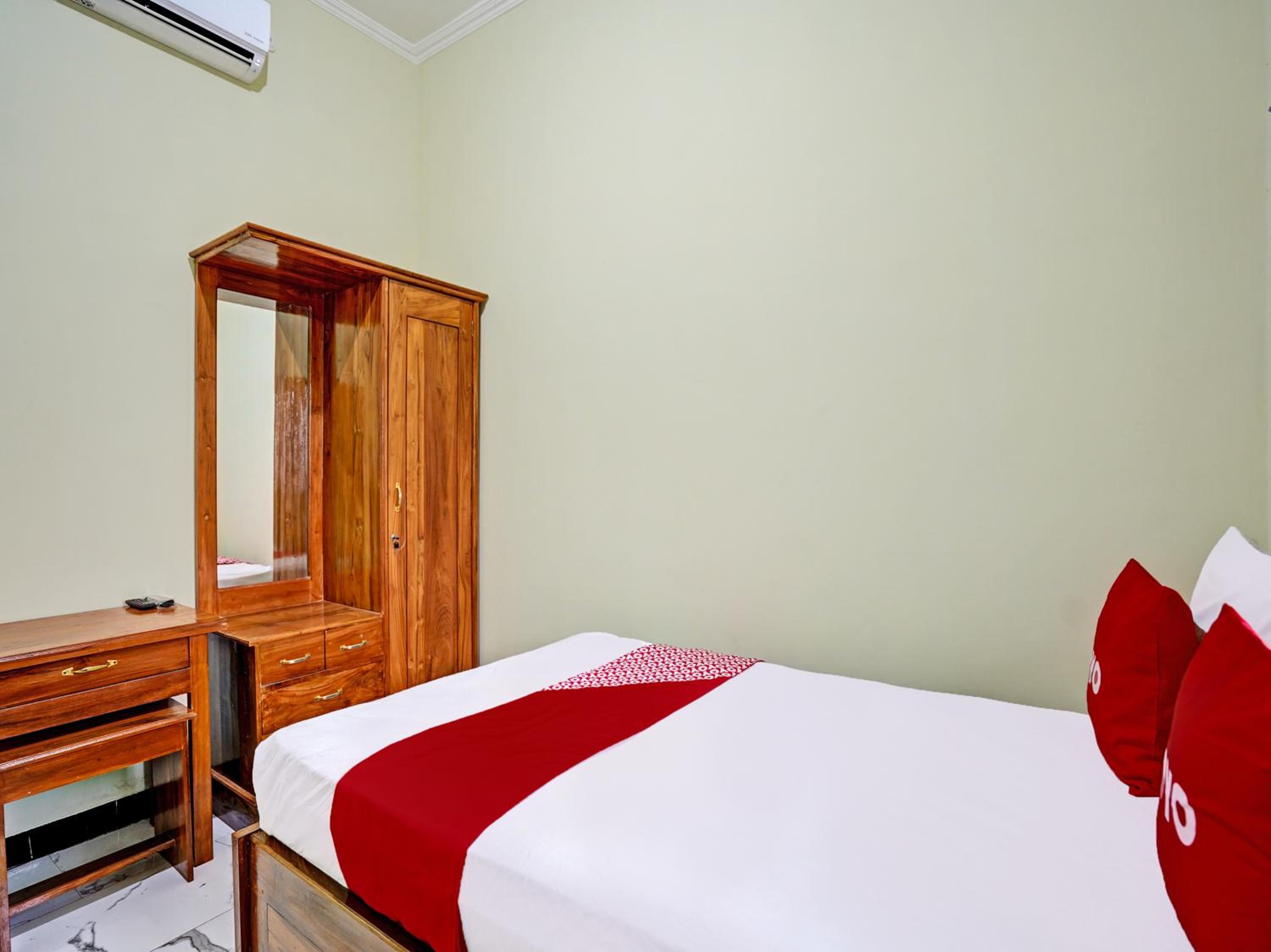 OYO Life 92043 Kost Barokah Syariah Madiun view 3