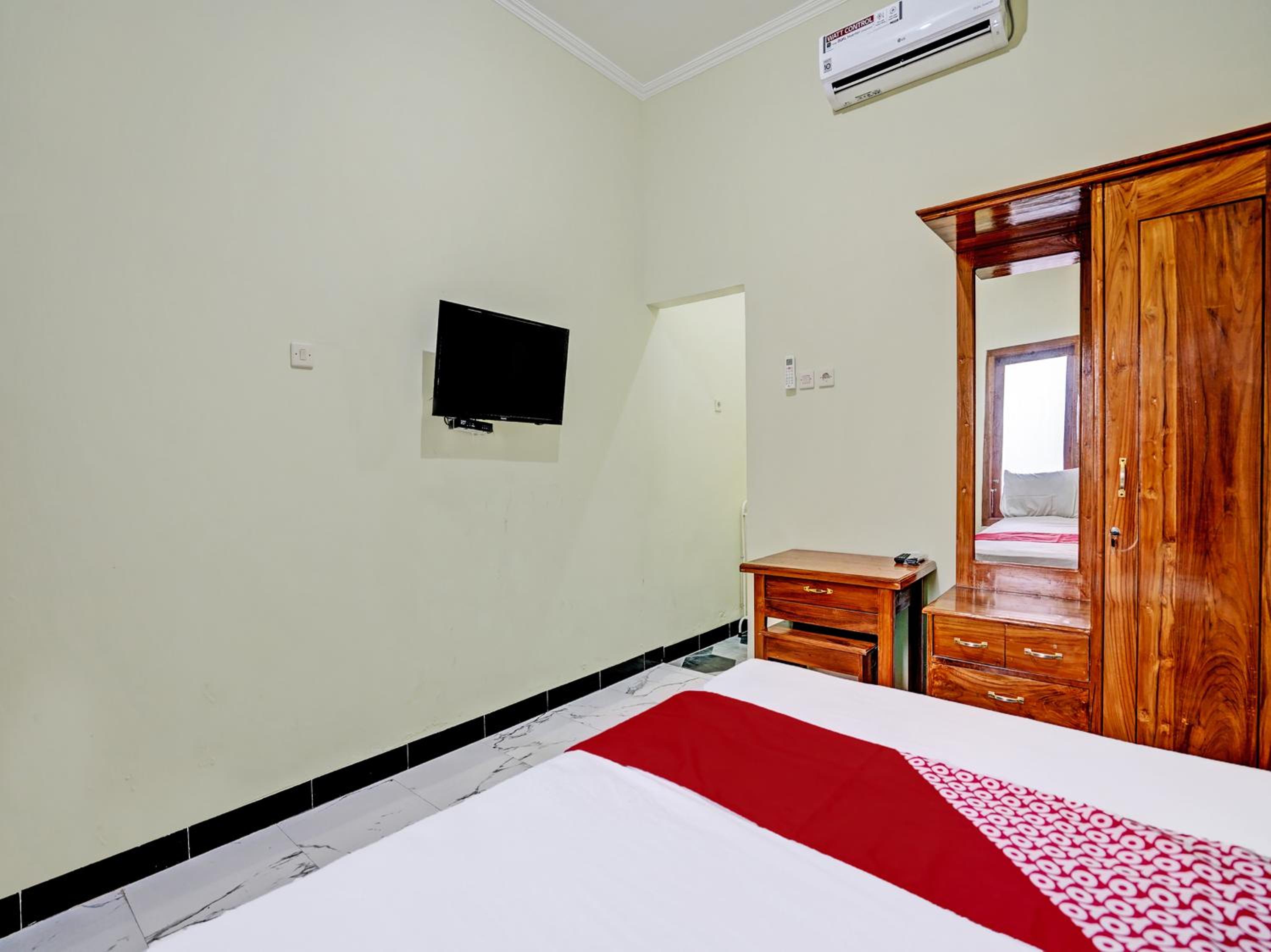 OYO Life 92043 Kost Barokah Syariah Madiun view 4