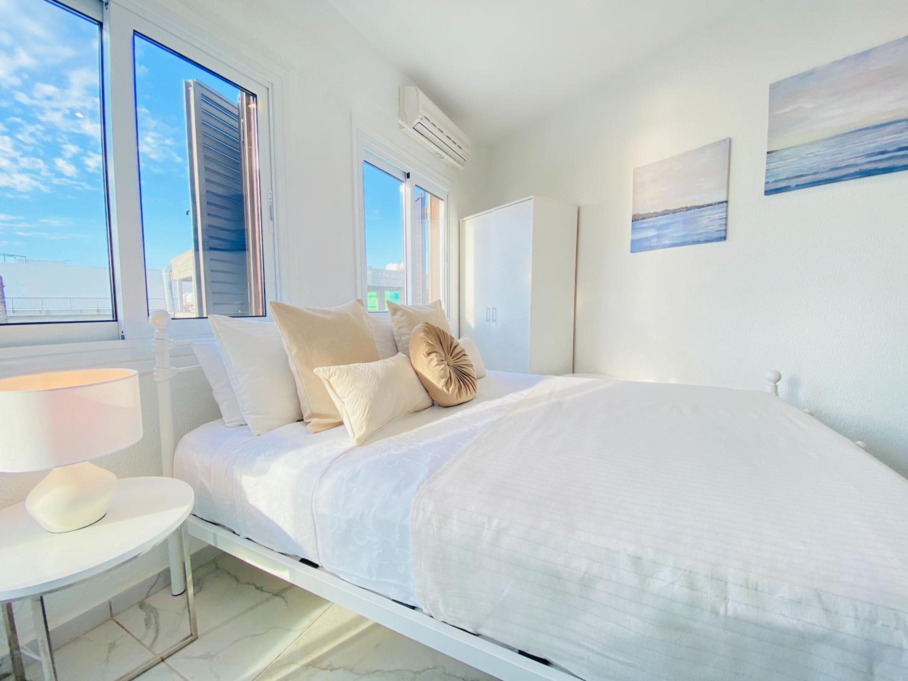 Phaedrus Living : Luxury Flat Lighthouse 75