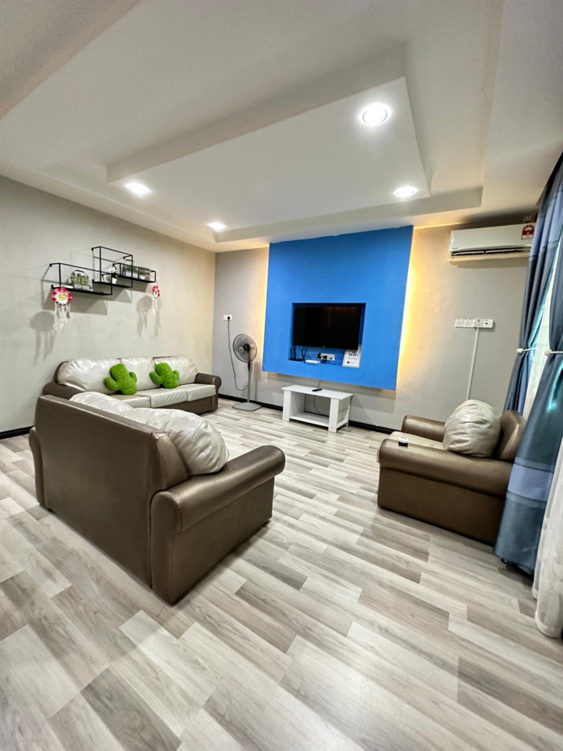 ANG LEE HOLIDAY HOME 1