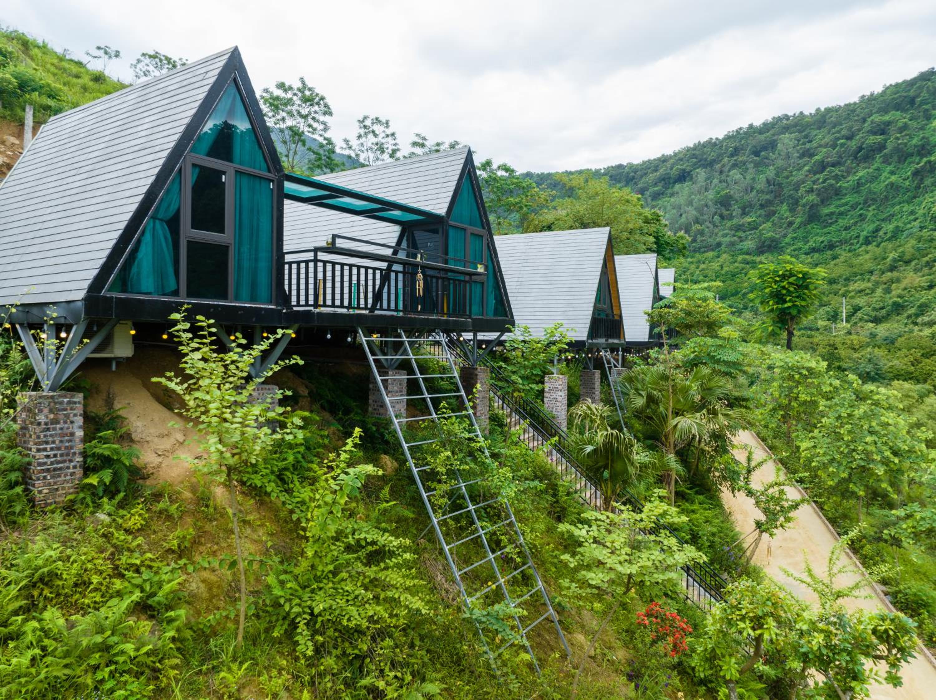 AM Horizon Resort by HOLO