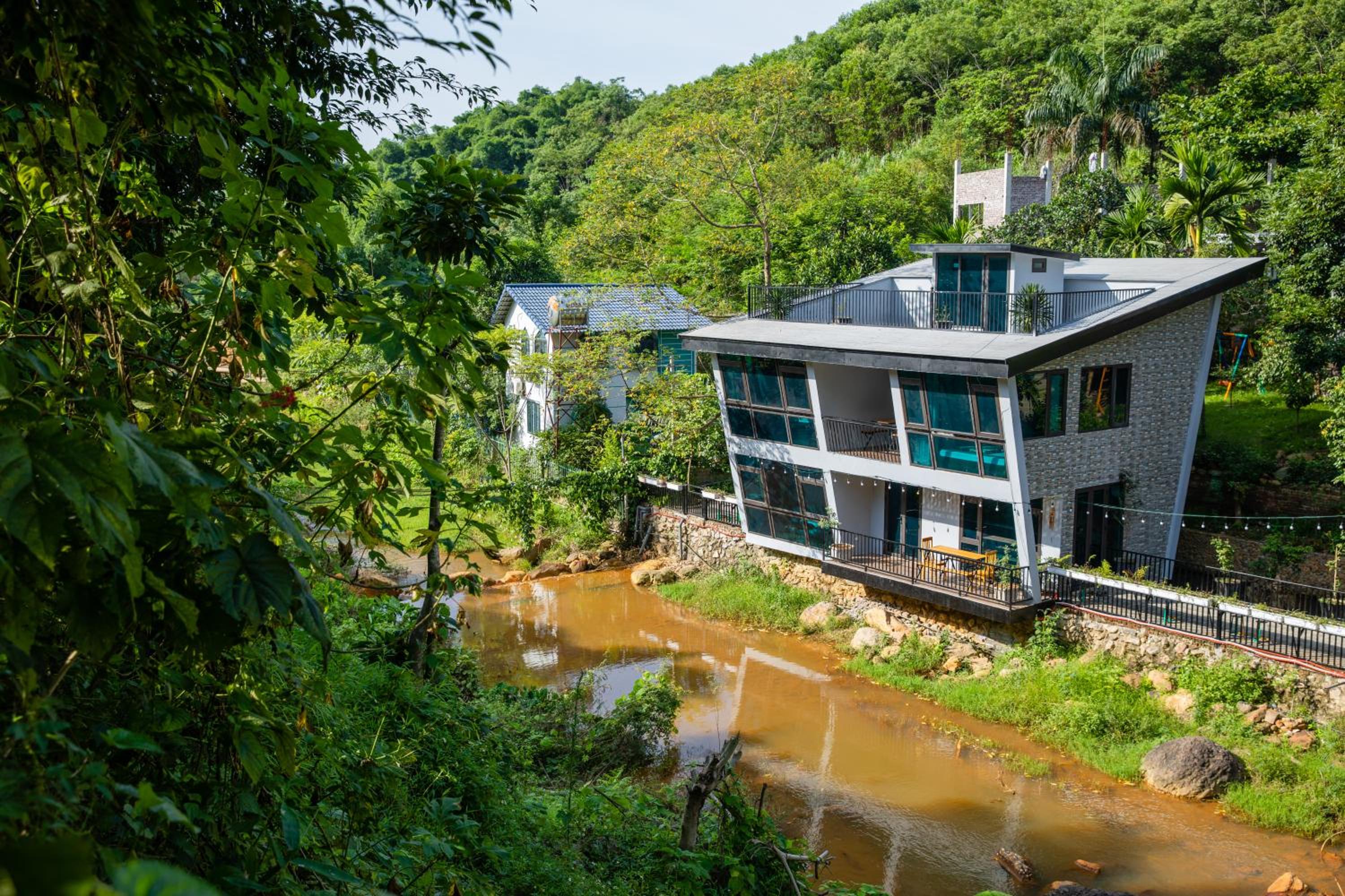 AM Horizon Resort by HOLO