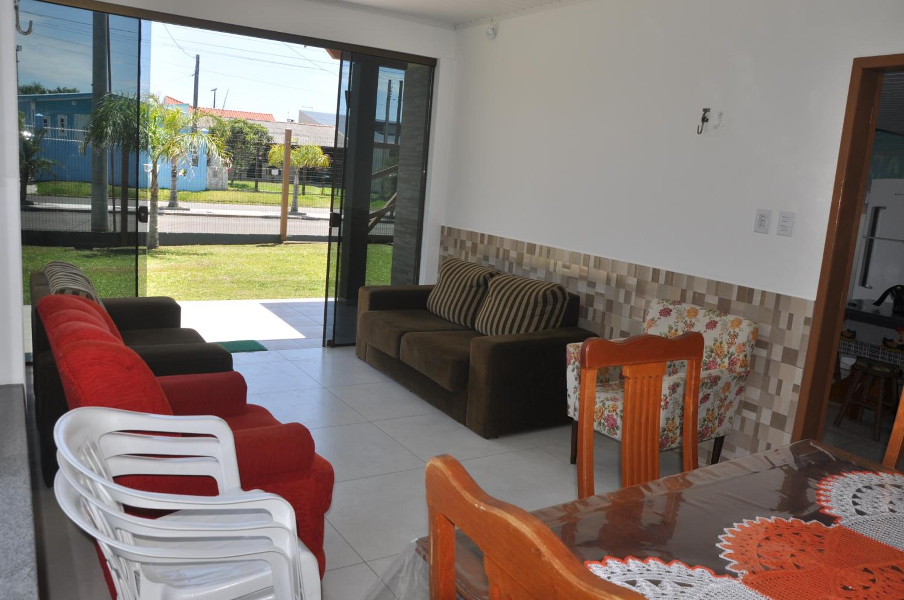 Casa Com Quatro Dormitórios, Pertinho Do Mar Em Capão Da Canoa