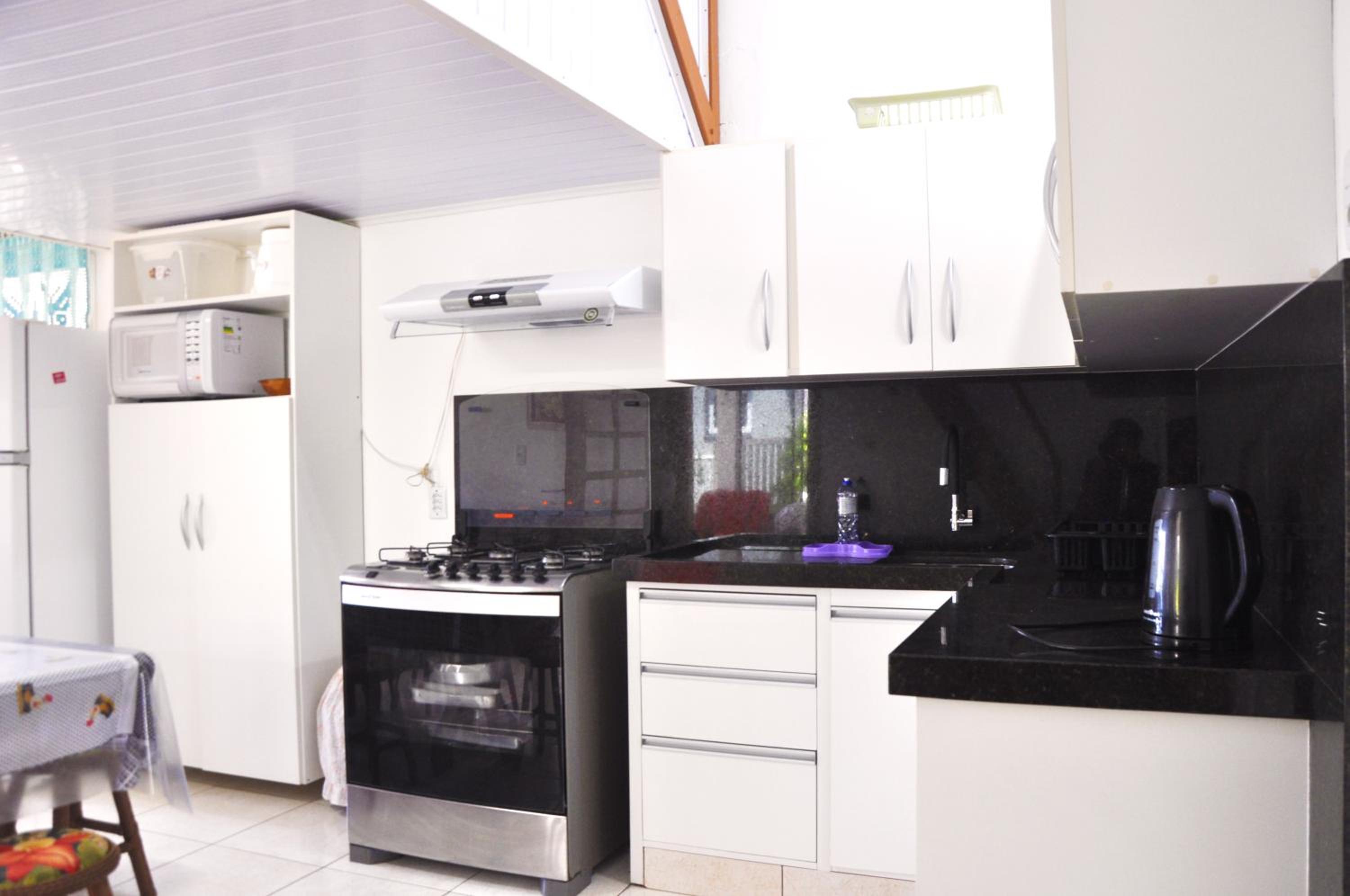 Casa Com Quatro Dormitórios, Pertinho Do Mar Em Capão Da Canoa