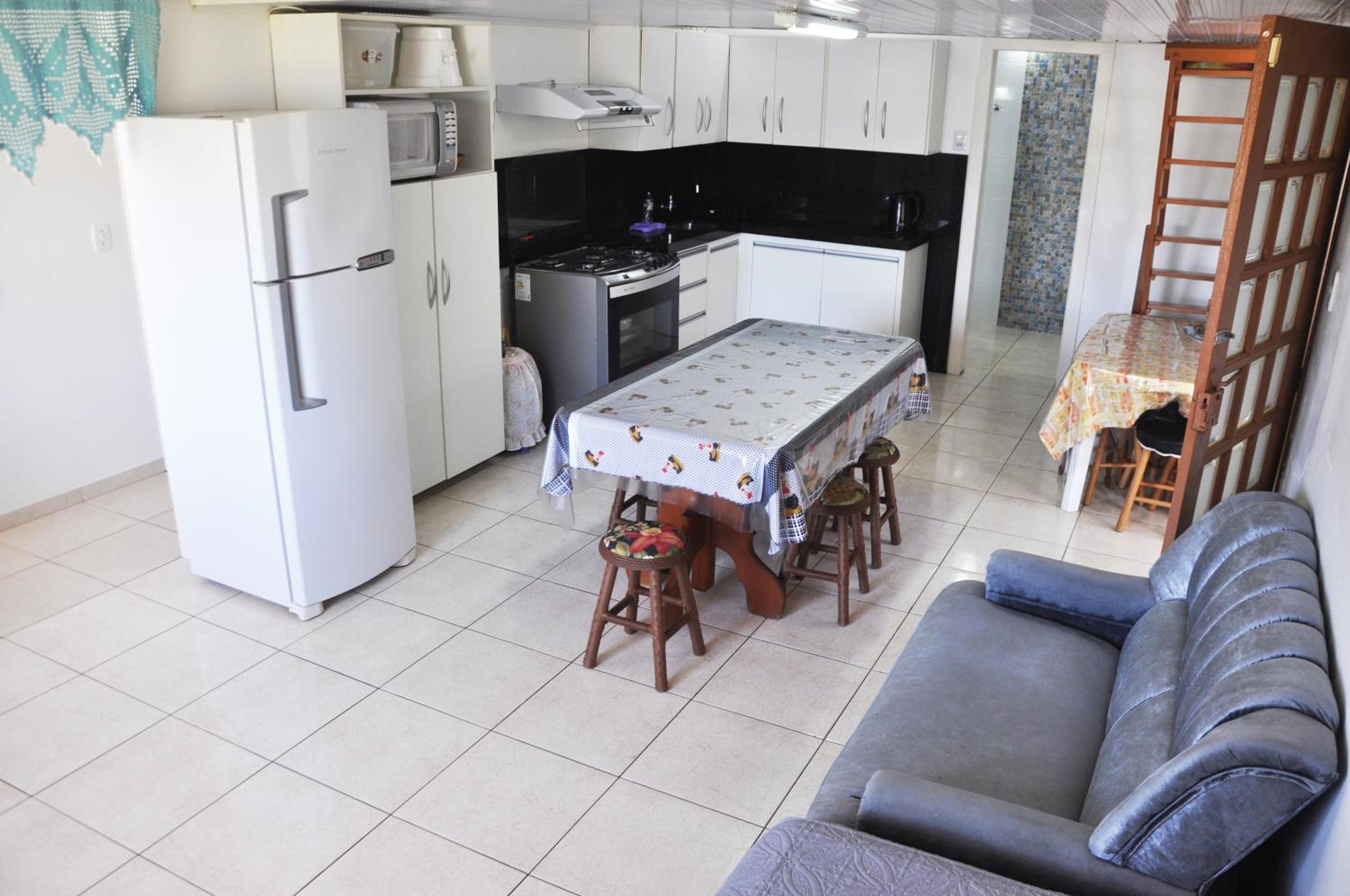 Casa Com Quatro Dormitórios, Pertinho Do Mar Em Capão Da Canoa