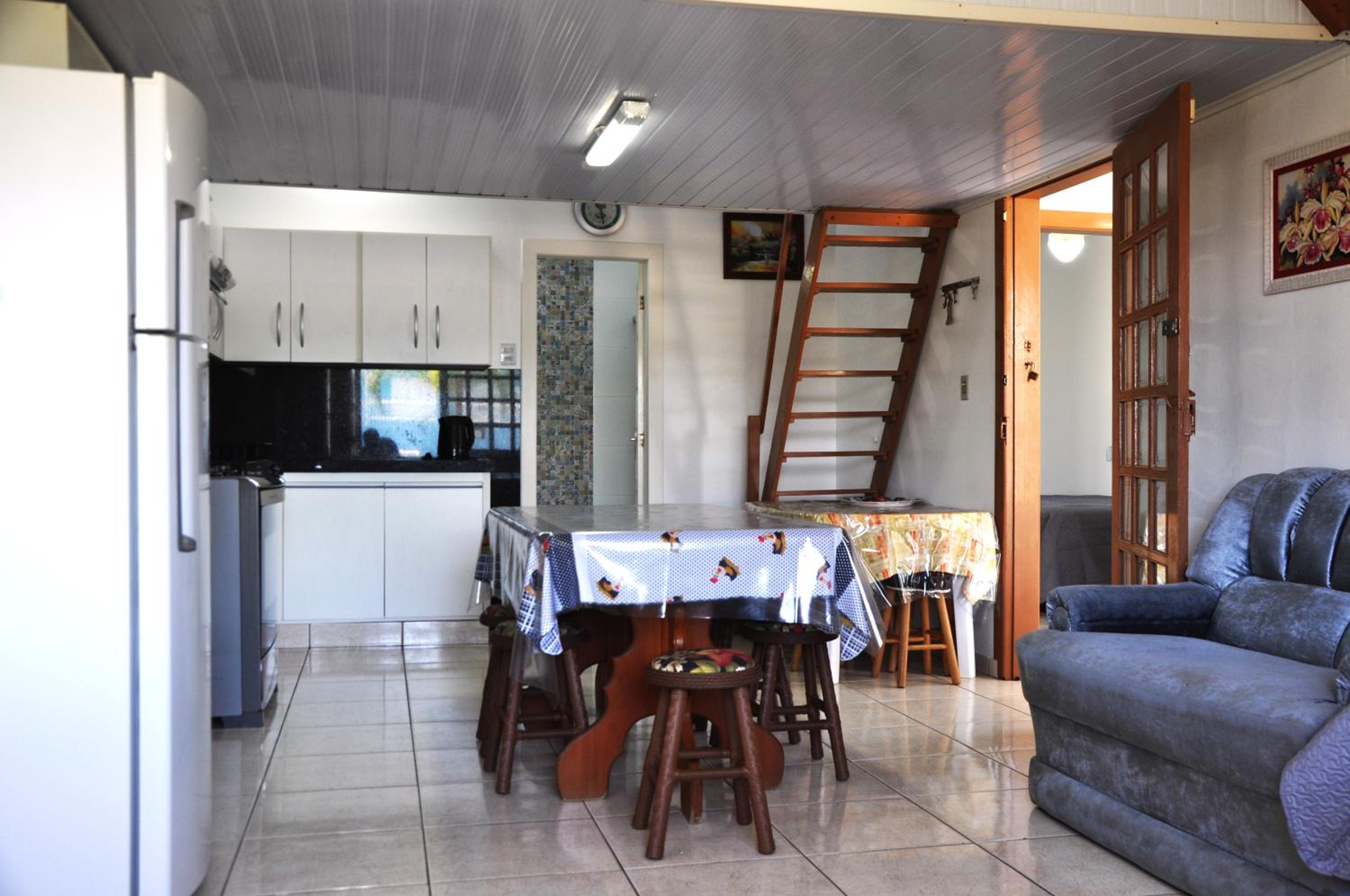 Casa Com Quatro Dormitórios, Pertinho Do Mar Em Capão Da Canoa