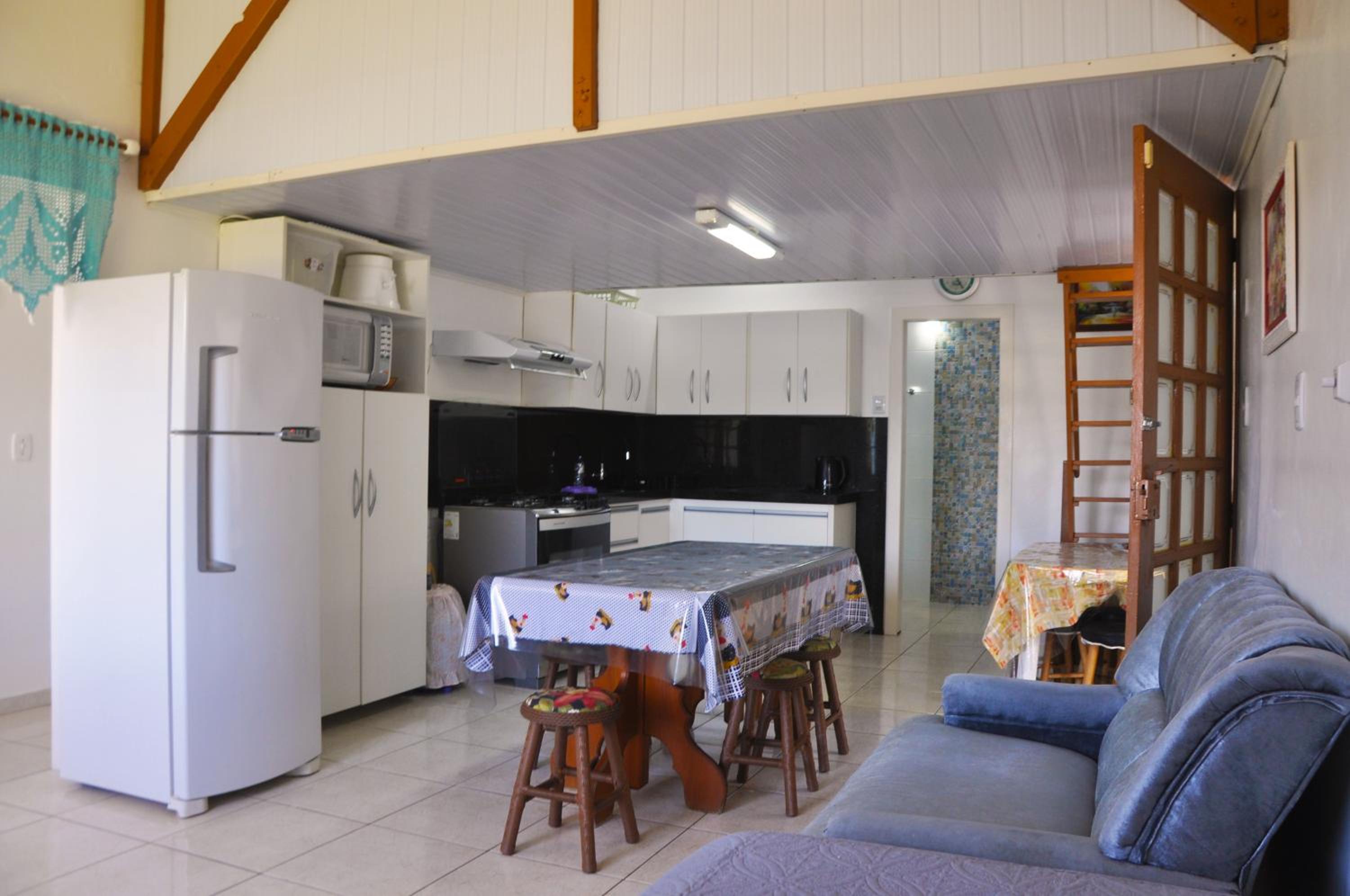 Casa Com Quatro Dormitórios, Pertinho Do Mar Em Capão Da Canoa