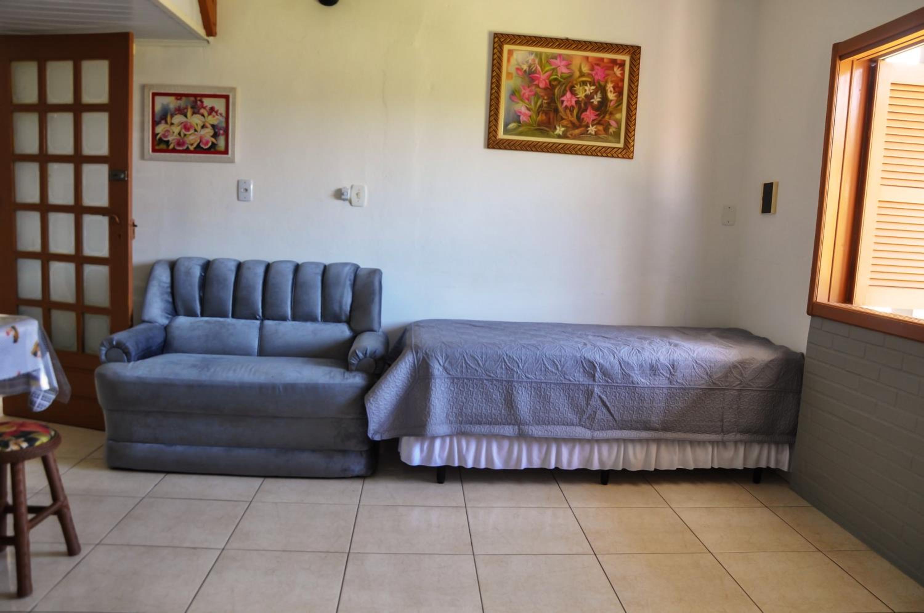 Casa Com Quatro Dormitórios, Pertinho Do Mar Em Capão Da Canoa