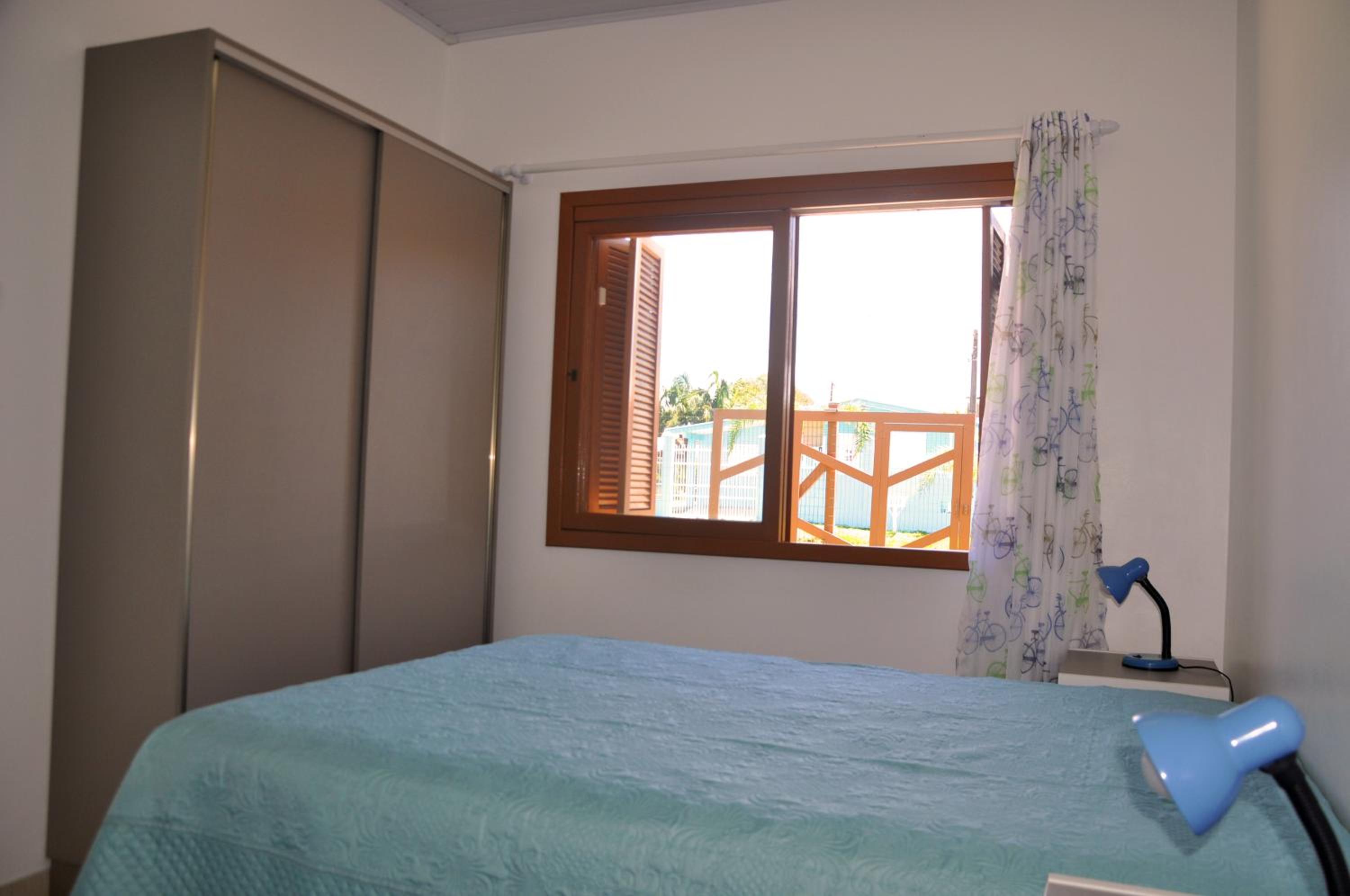 Casa Com Quatro Dormitórios, Pertinho Do Mar Em Capão Da Canoa