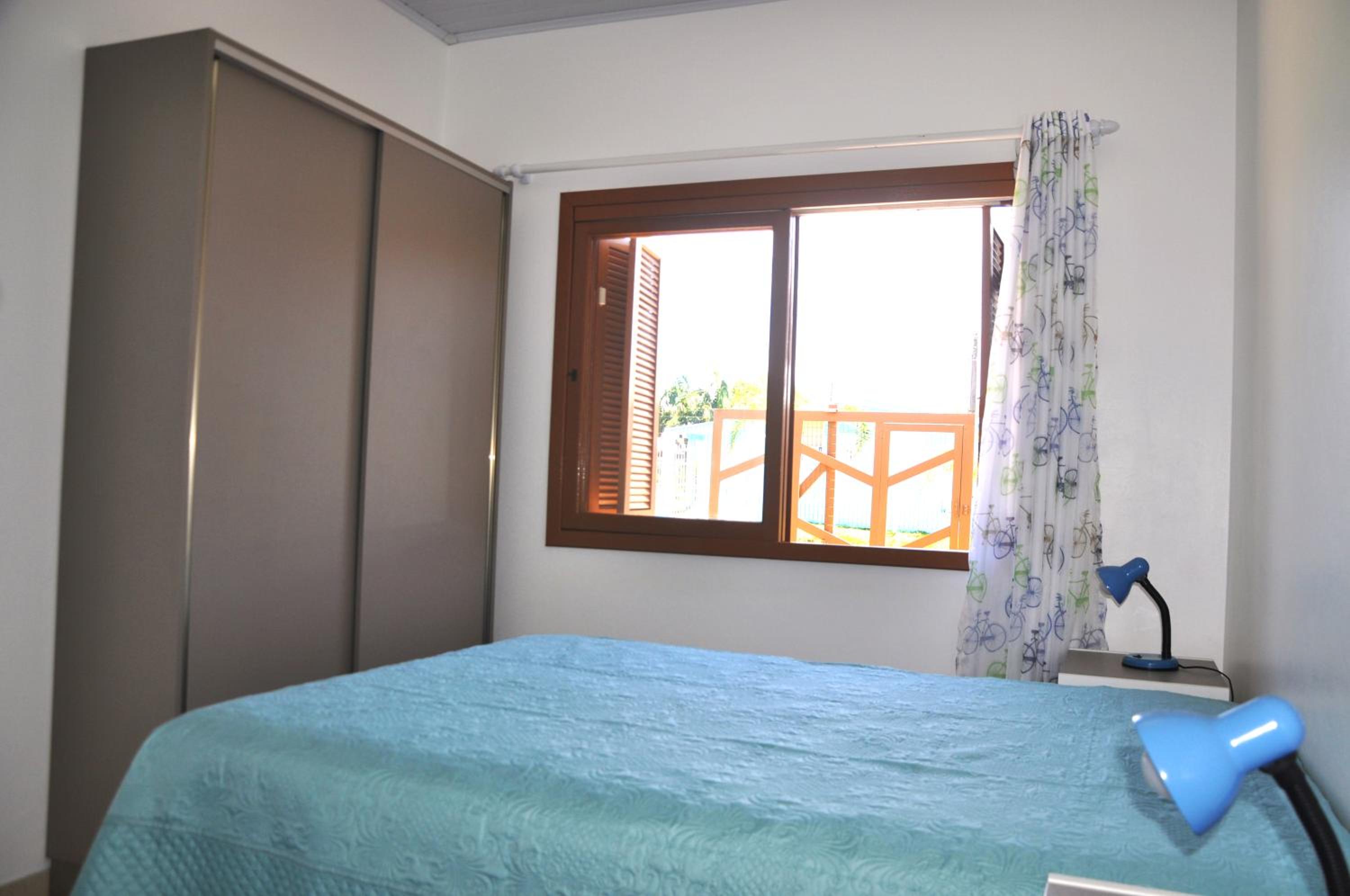 Casa Com Quatro Dormitórios, Pertinho Do Mar Em Capão Da Canoa