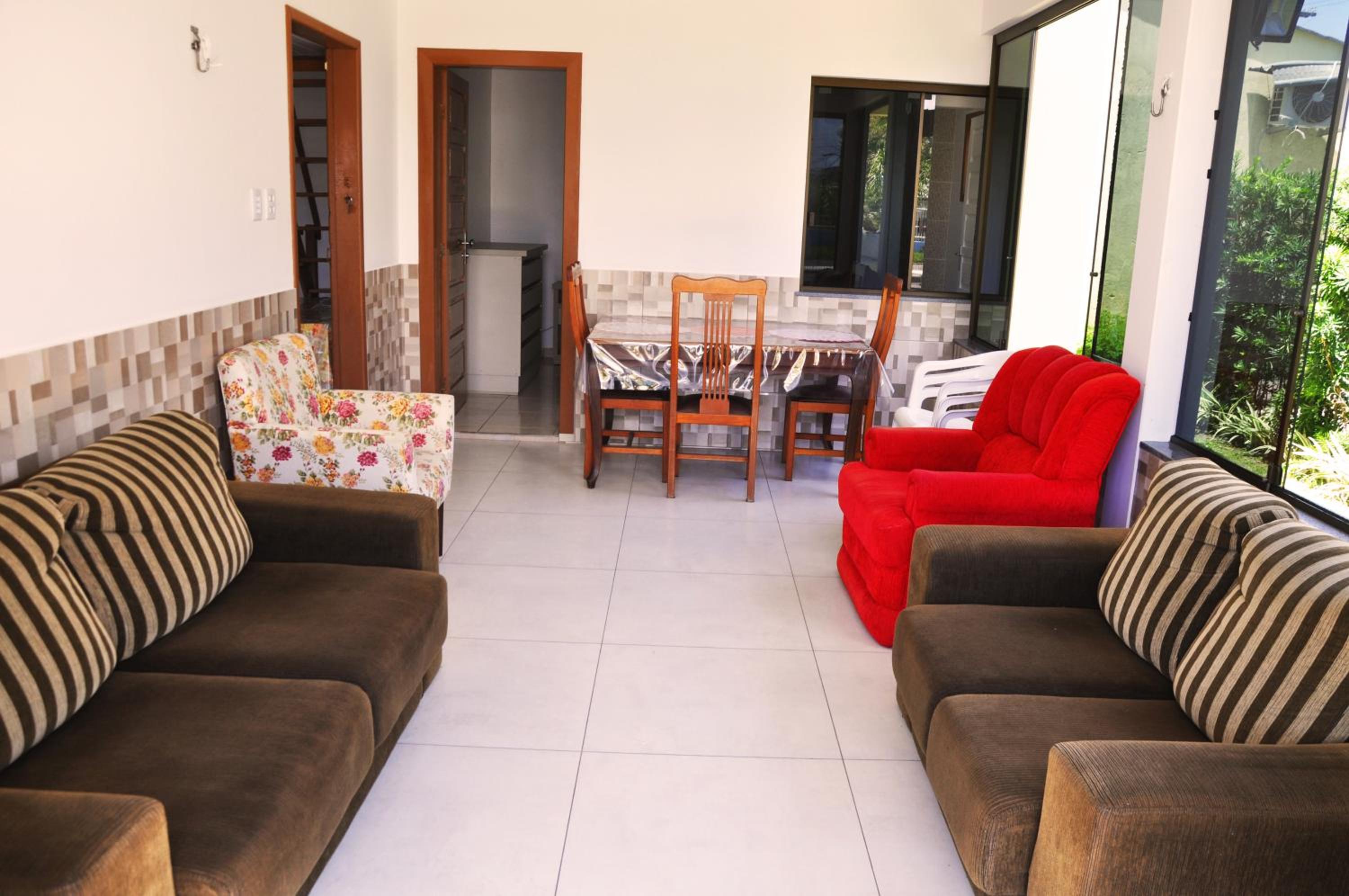Casa Com Quatro Dormitórios, Pertinho Do Mar Em Capão Da Canoa