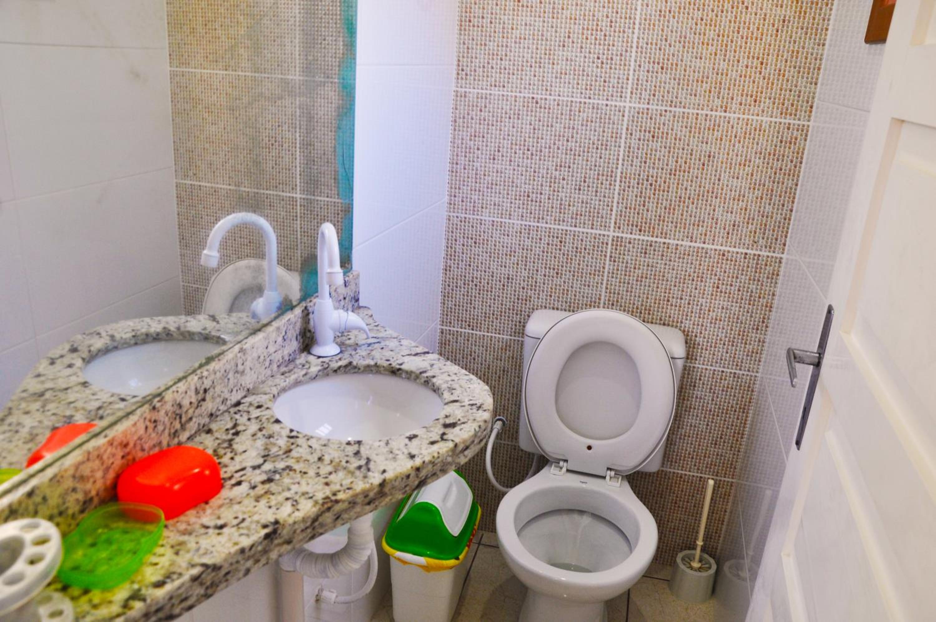 Casa Com Quatro Dormitórios, Pertinho Do Mar Em Capão Da Canoa
