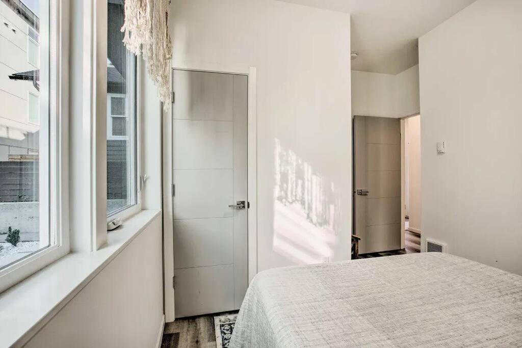 4 Bed Modern Townhouse, WFH Office, Rooftop view 3