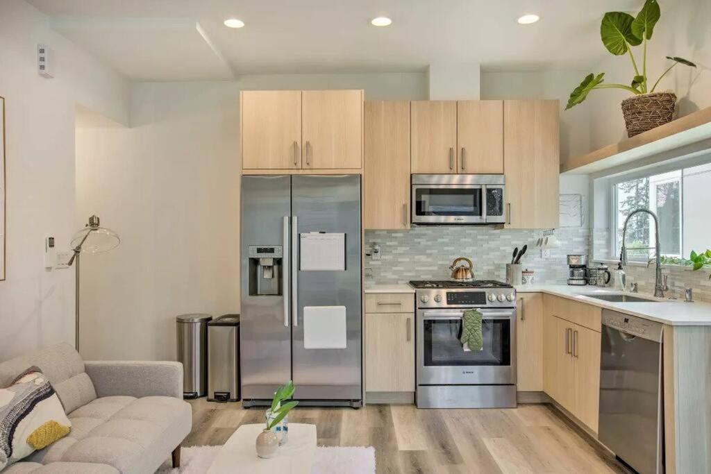 4 Bed Modern Townhouse, WFH Office, Rooftop view 4