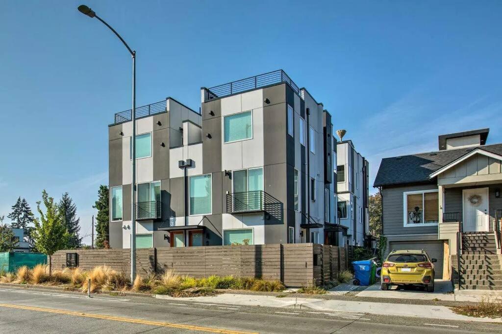 4 Bed Modern Townhouse, WFH Office, Rooftop view 5
