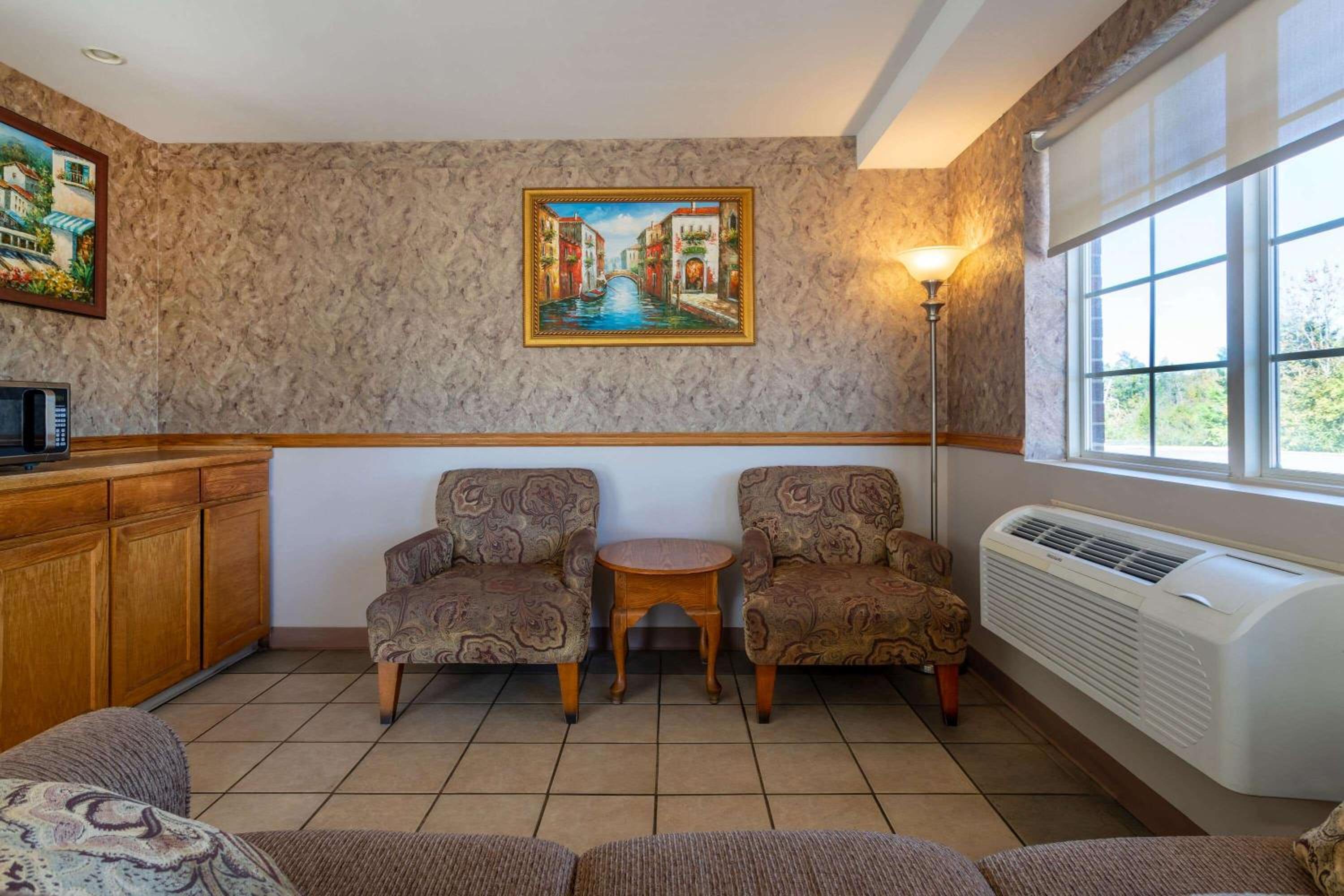 Days Inn by Wyndham Mountain Home view 5