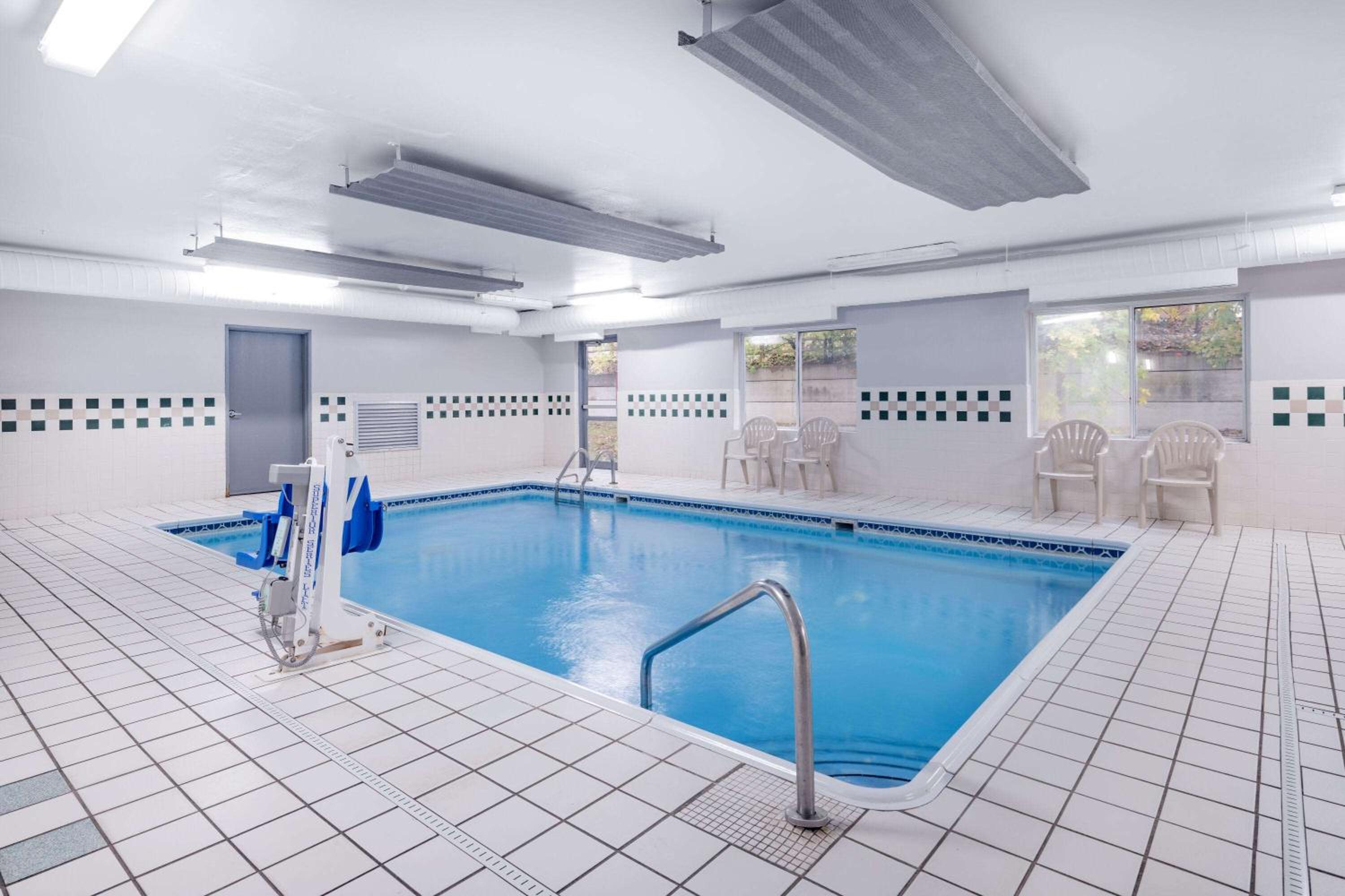 Gurnee Vacations - Baymont by Wyndham Gurnee - Property Image 1