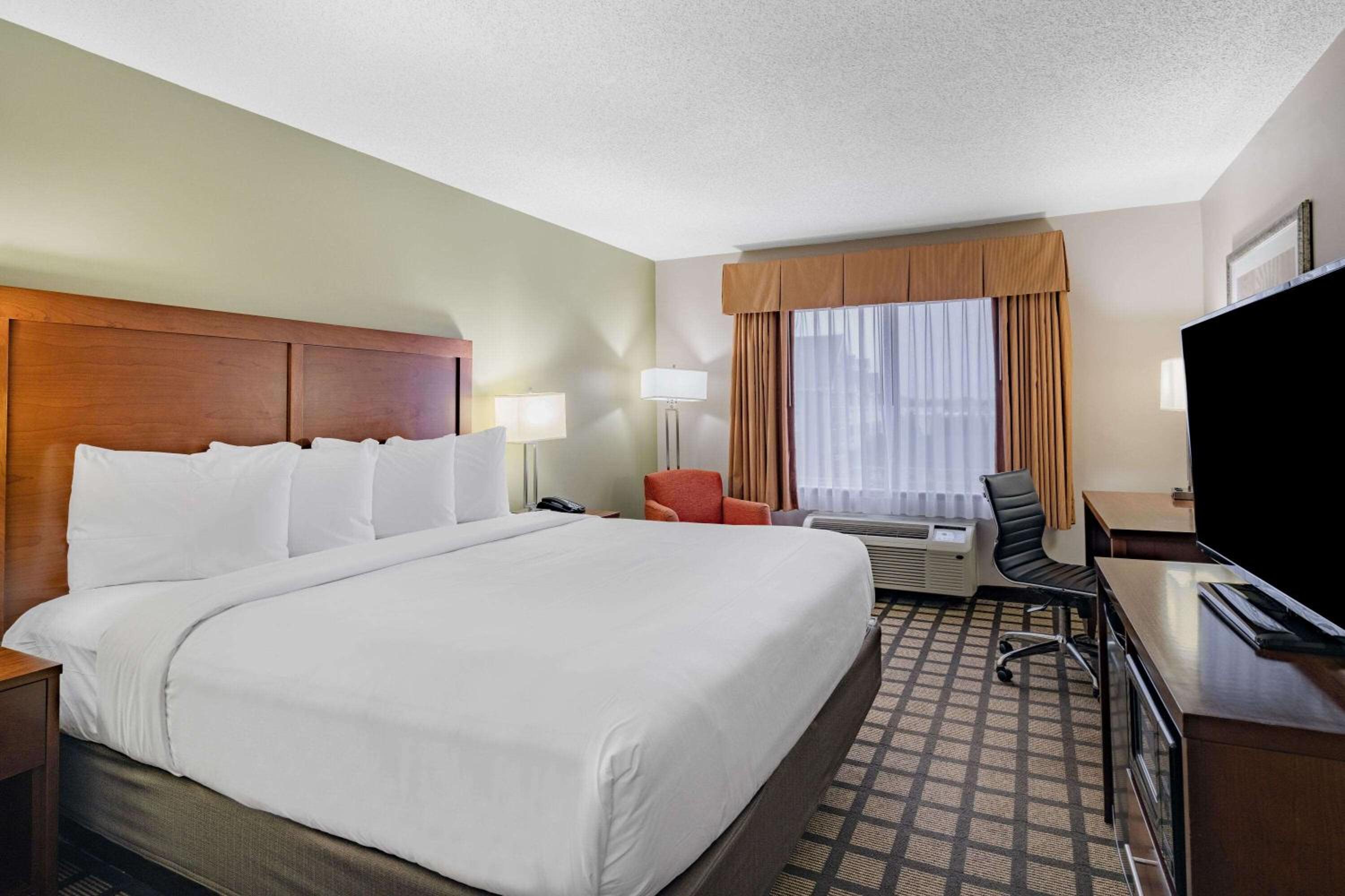 Gurnee Vacations - Baymont by Wyndham Gurnee - Property Image 21