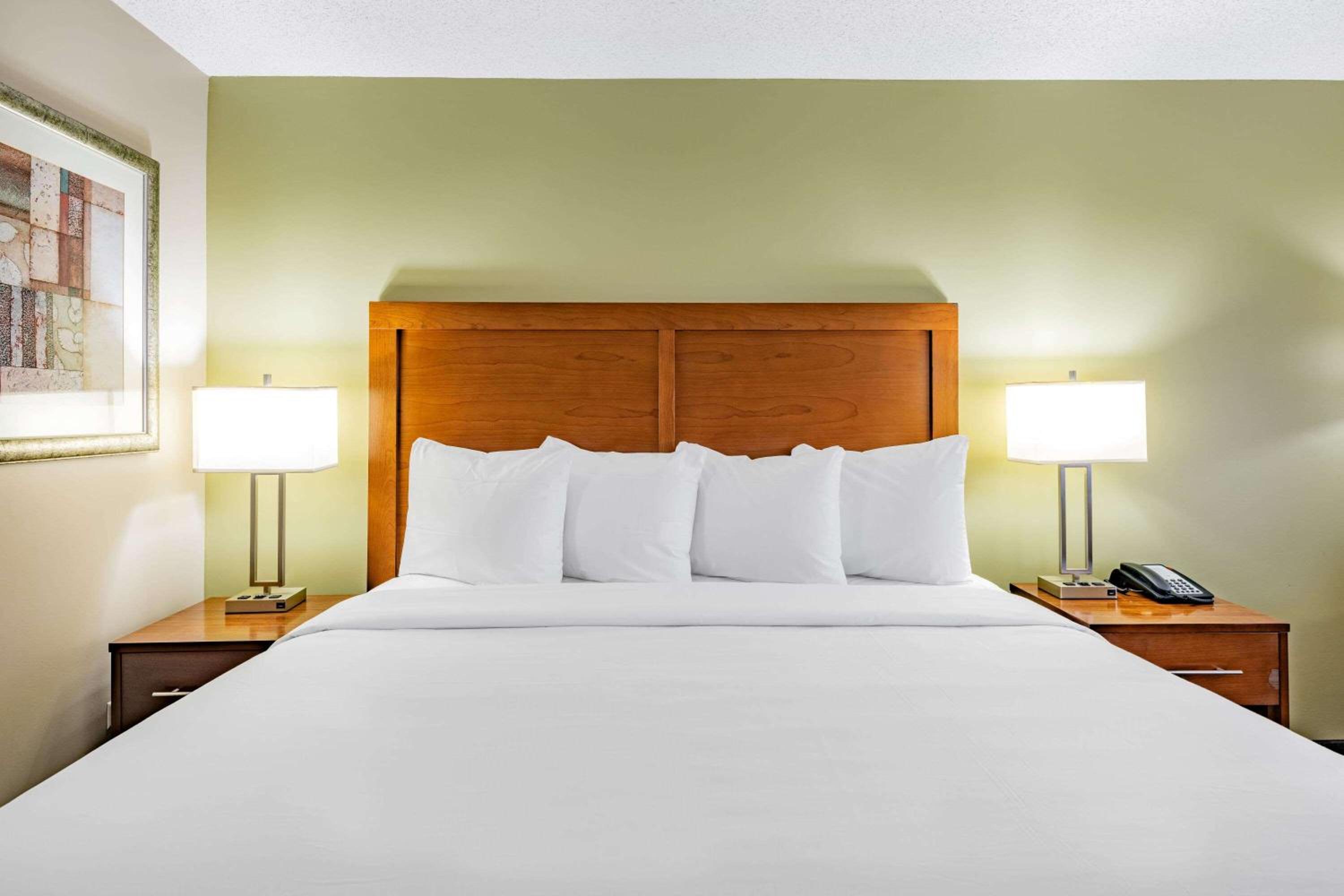 Gurnee Vacations - Baymont by Wyndham Gurnee - Property Image 22