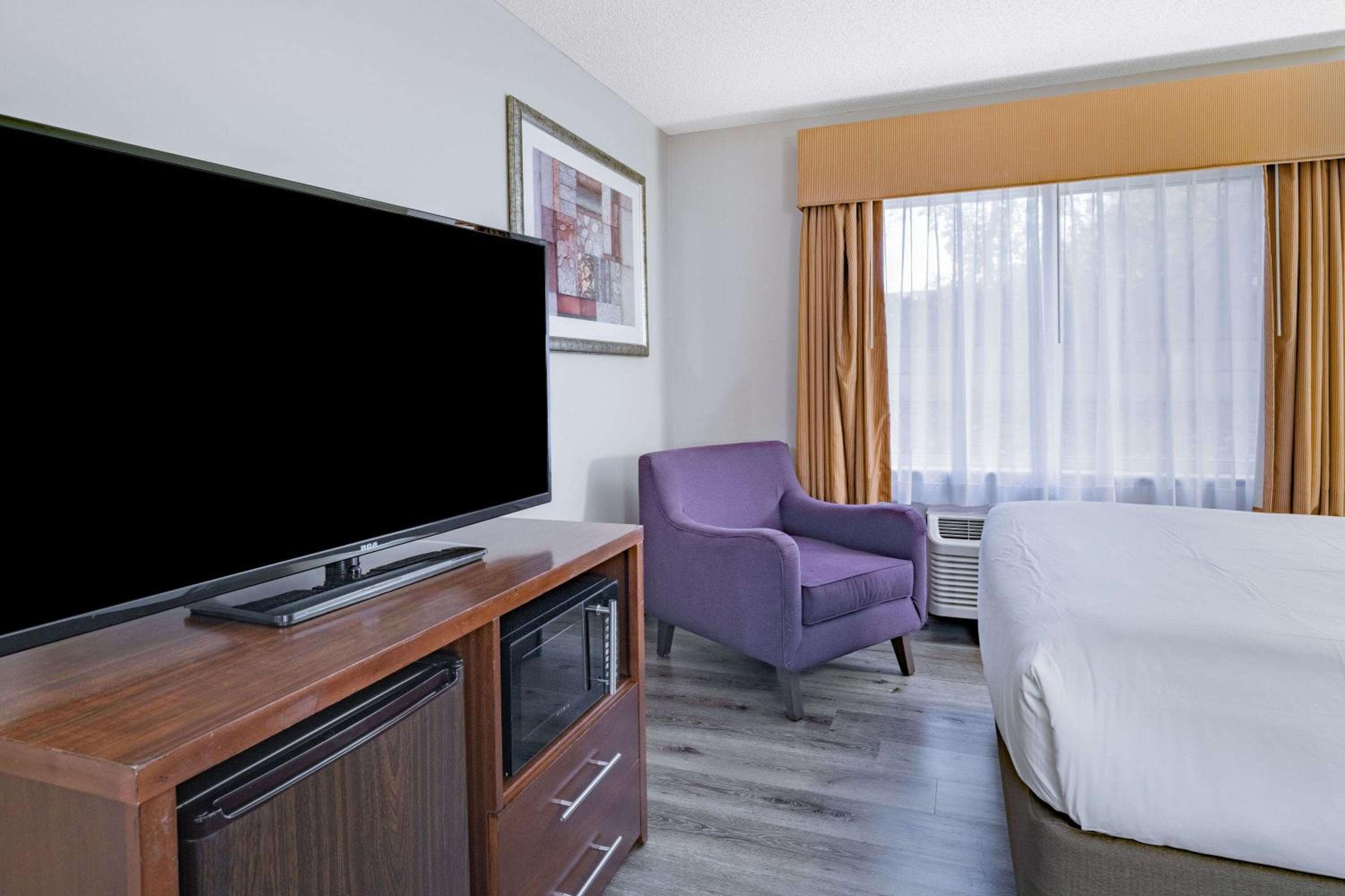 Gurnee Vacations - Baymont by Wyndham Gurnee - Property Image 32