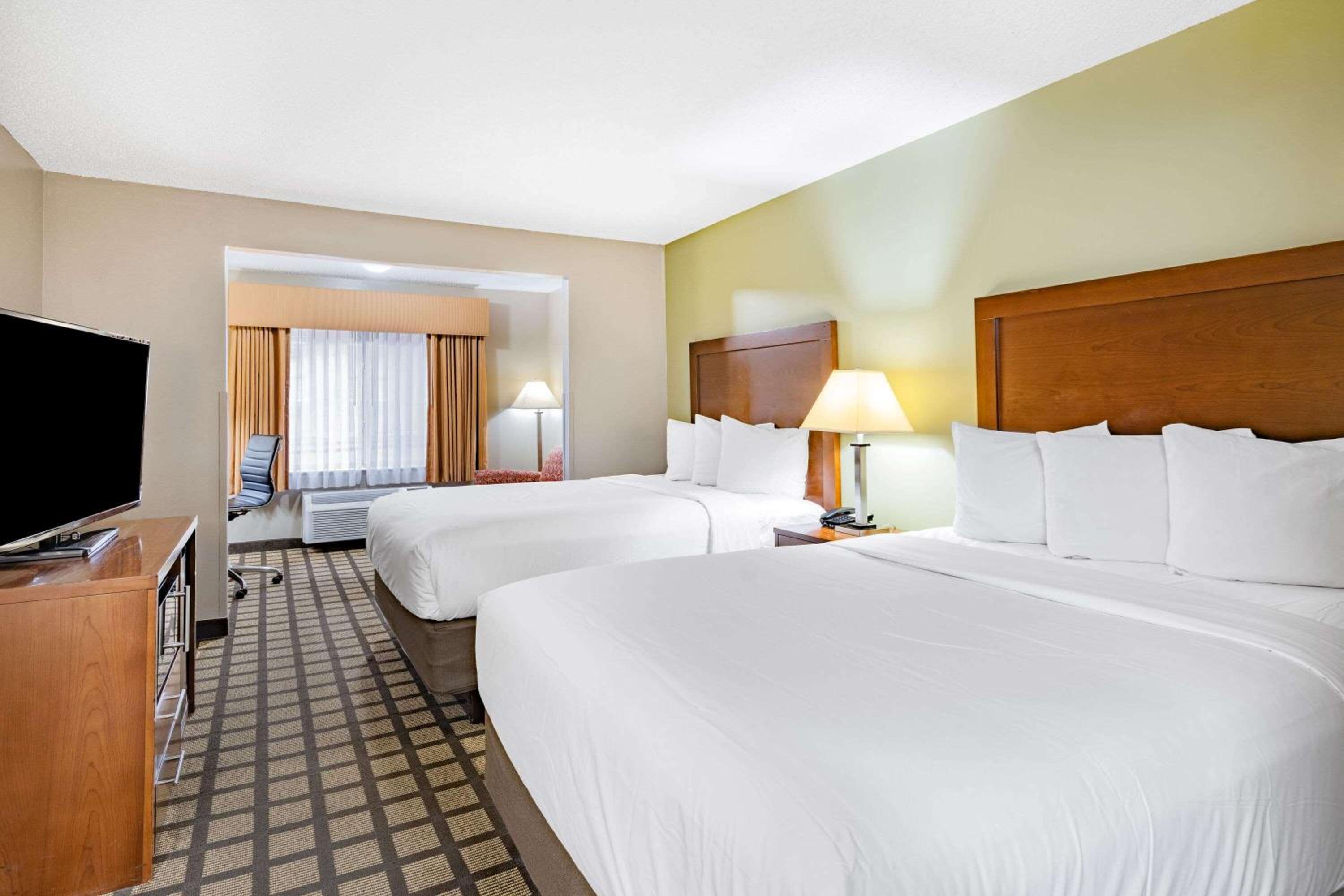 Gurnee Vacations - Baymont by Wyndham Gurnee - Property Image 33