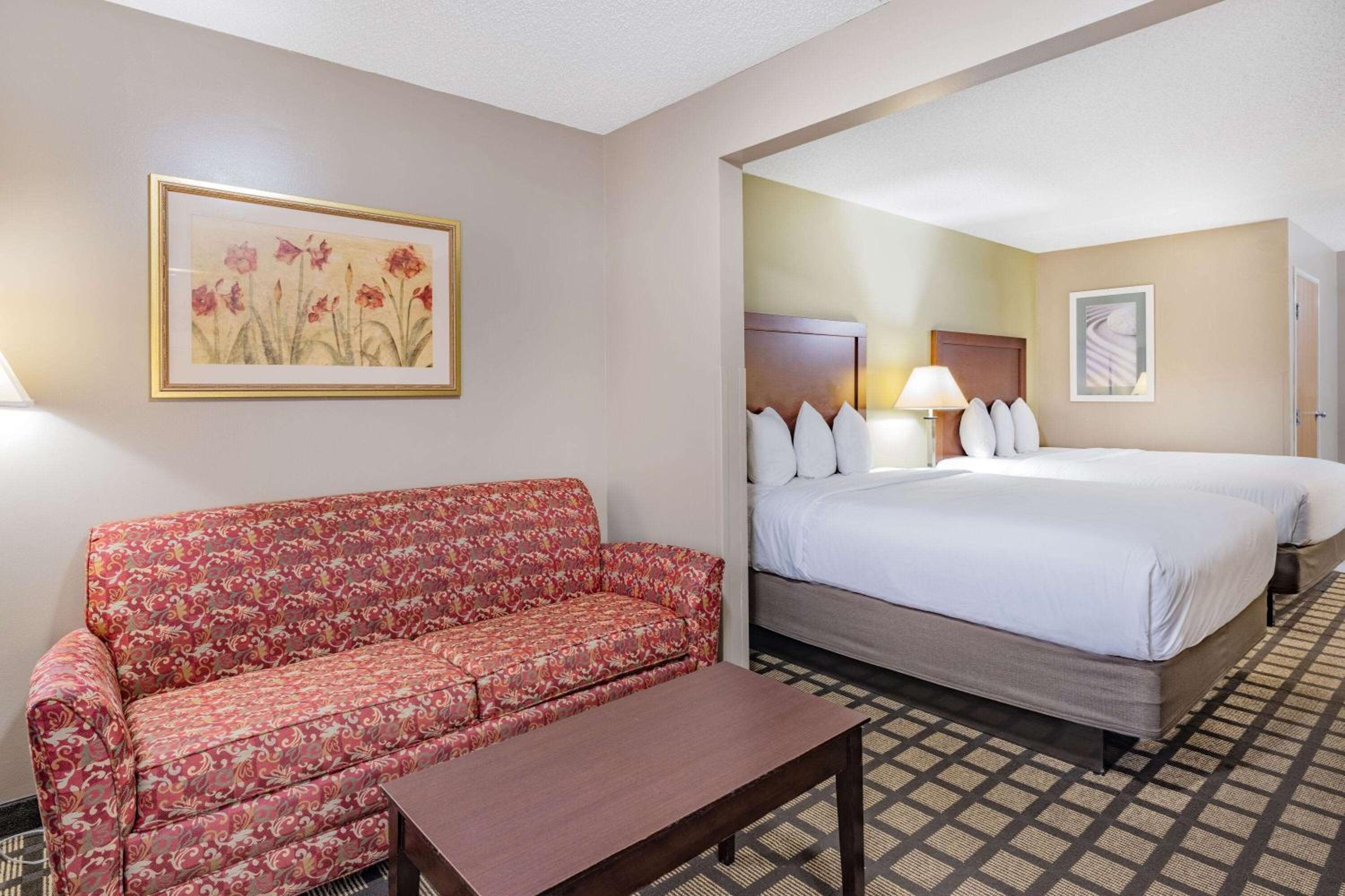 Gurnee Vacations - Baymont by Wyndham Gurnee - Property Image 34