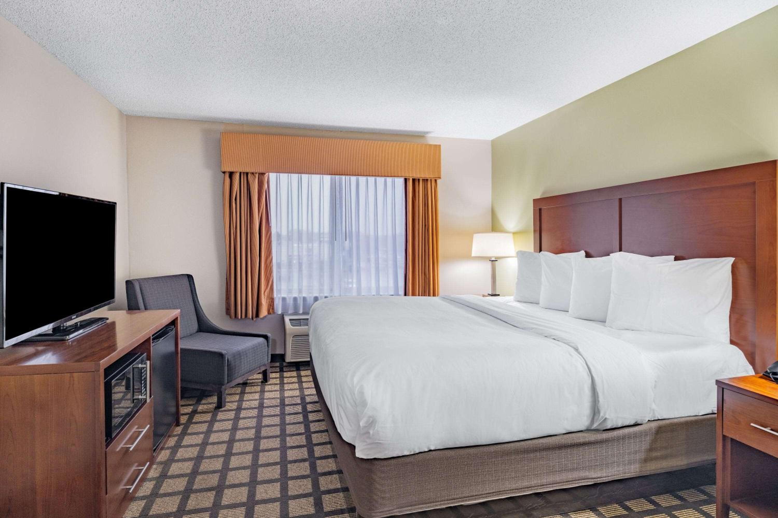Gurnee Vacations - Baymont by Wyndham Gurnee - Property Image 35