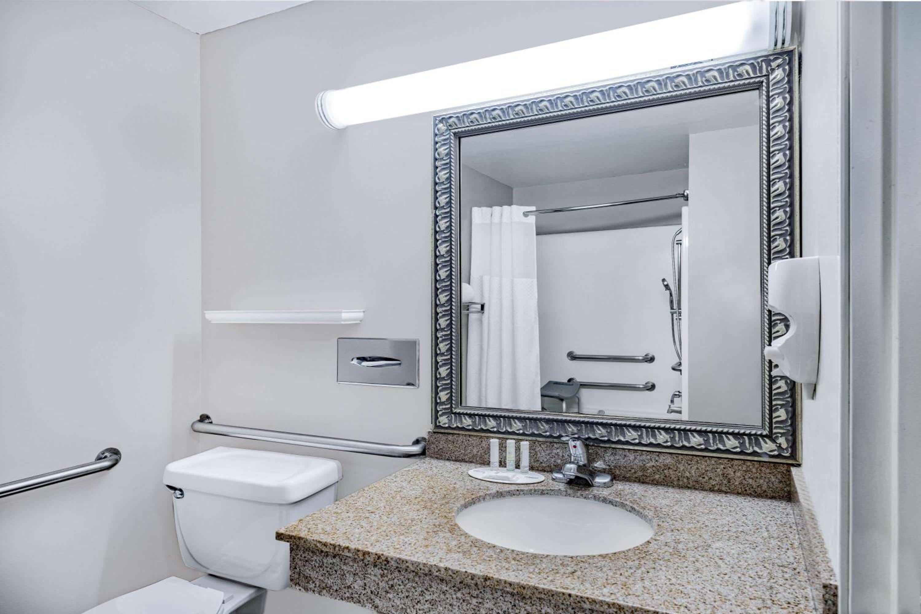Gurnee Vacations - Baymont by Wyndham Gurnee - Property Image 36