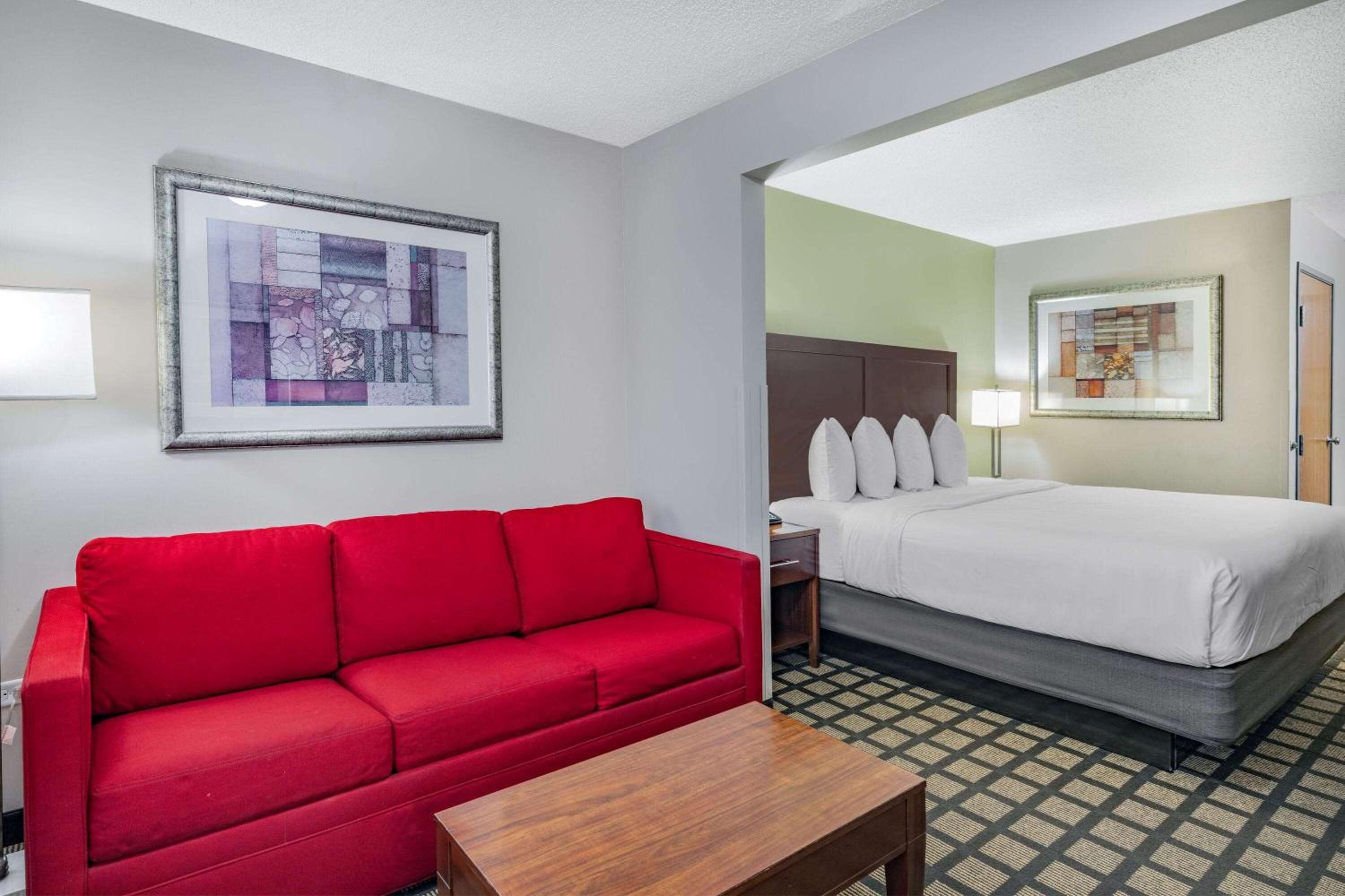 Gurnee Vacations - Baymont by Wyndham Gurnee - Property Image 26
