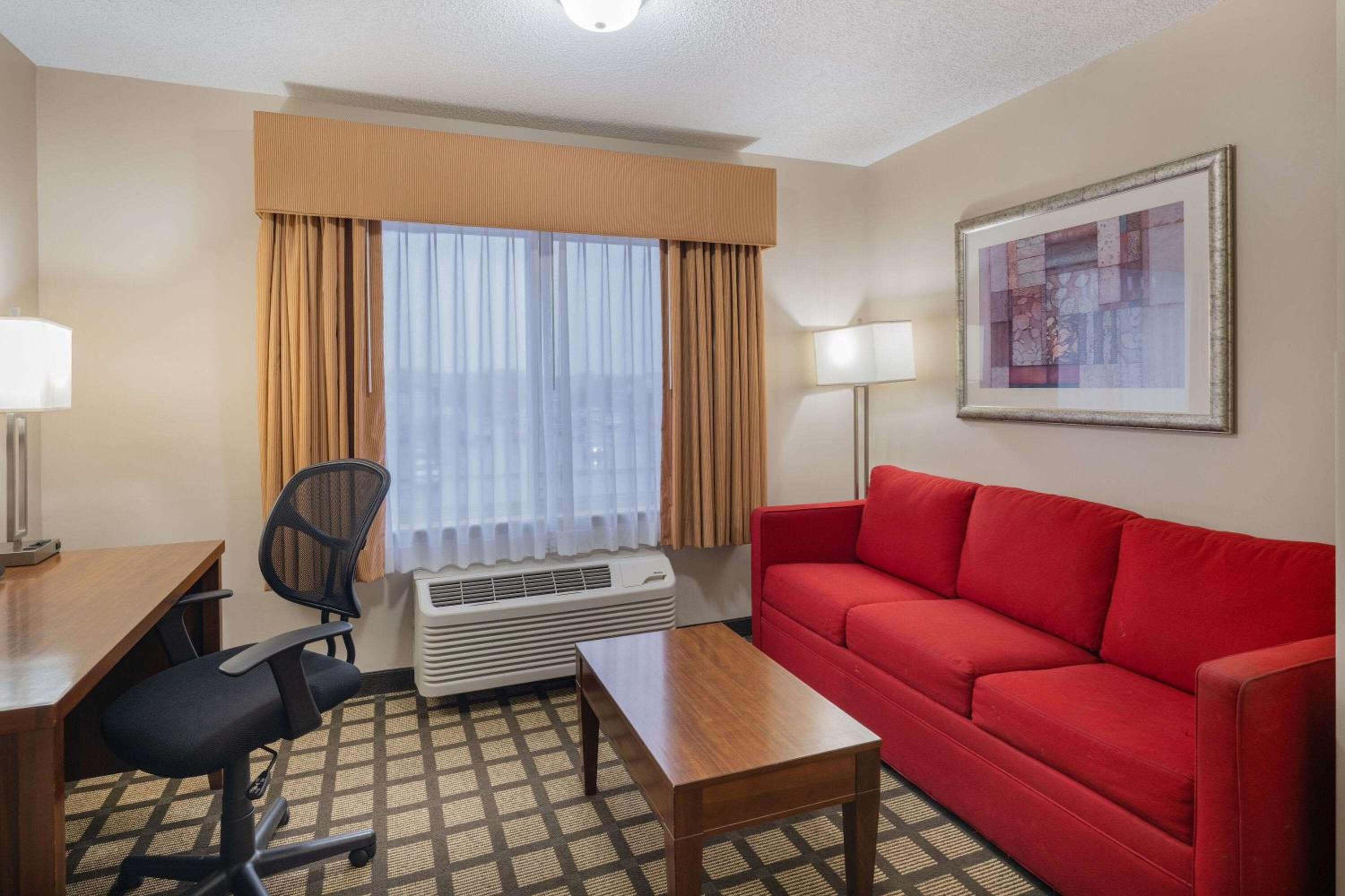 Gurnee Vacations - Baymont by Wyndham Gurnee - Property Image 38