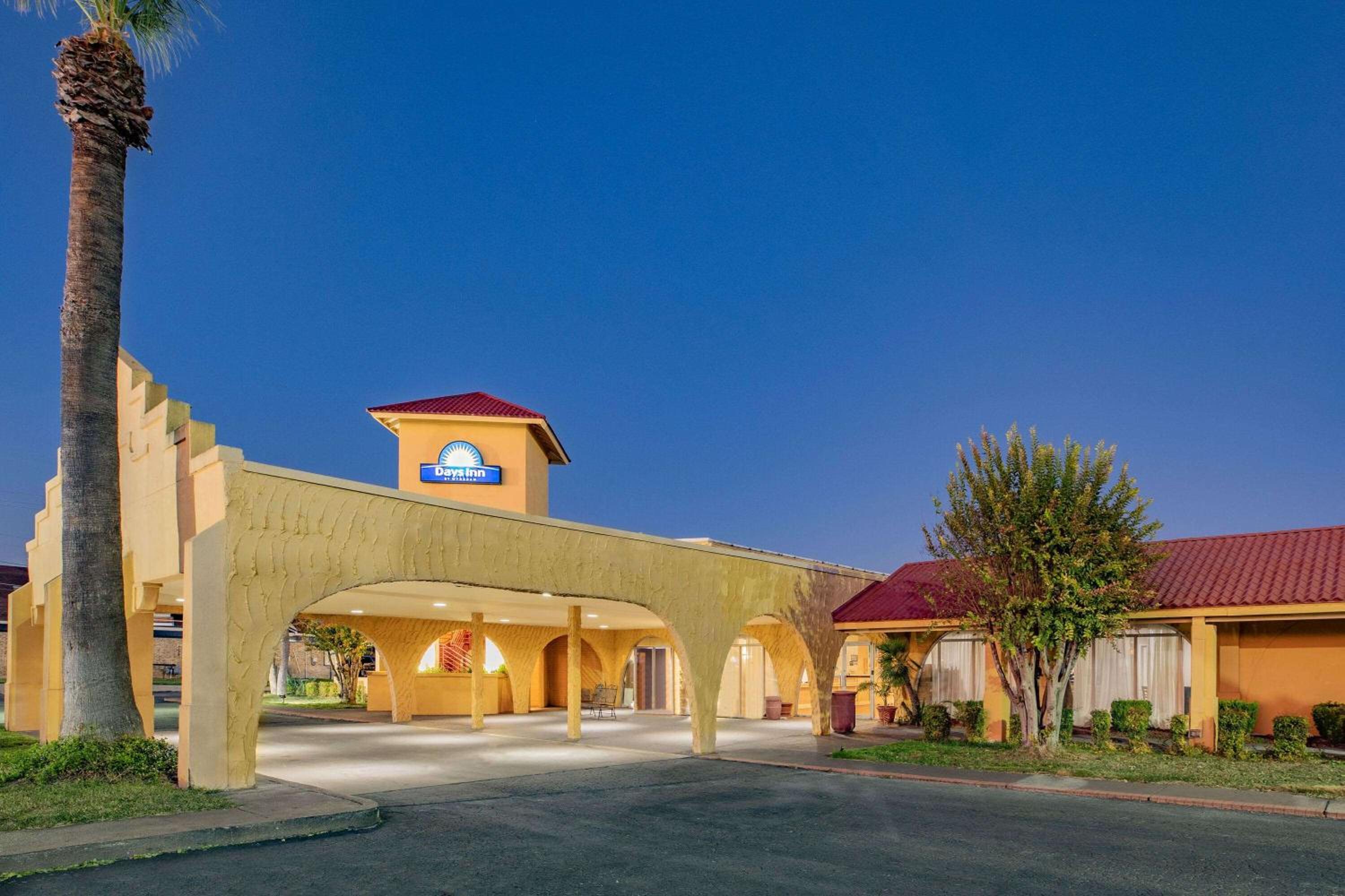 Del Rio Vacations - Days Inn by Wyndham Del Rio - Property Image 6