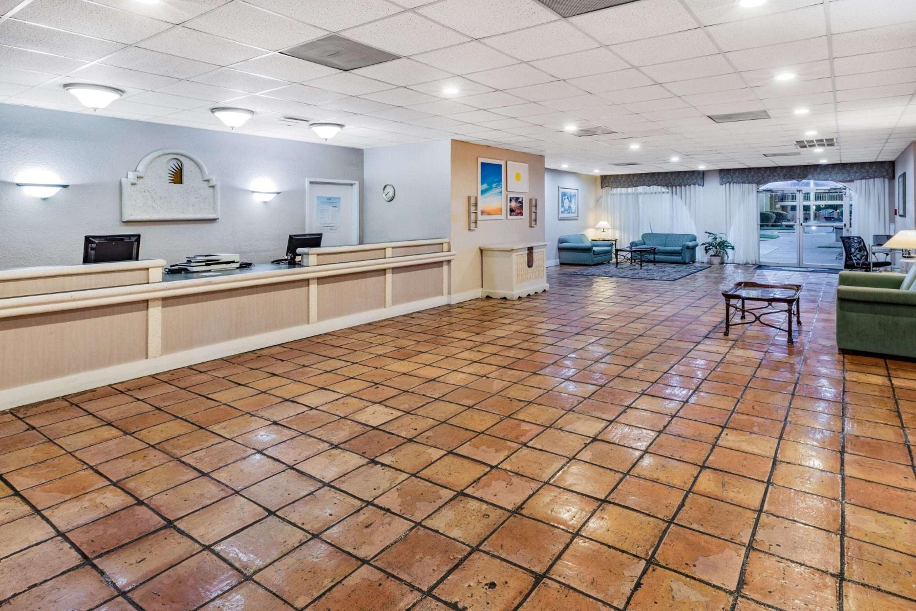 Del Rio Vacations - Days Inn by Wyndham Del Rio - Property Image 4
