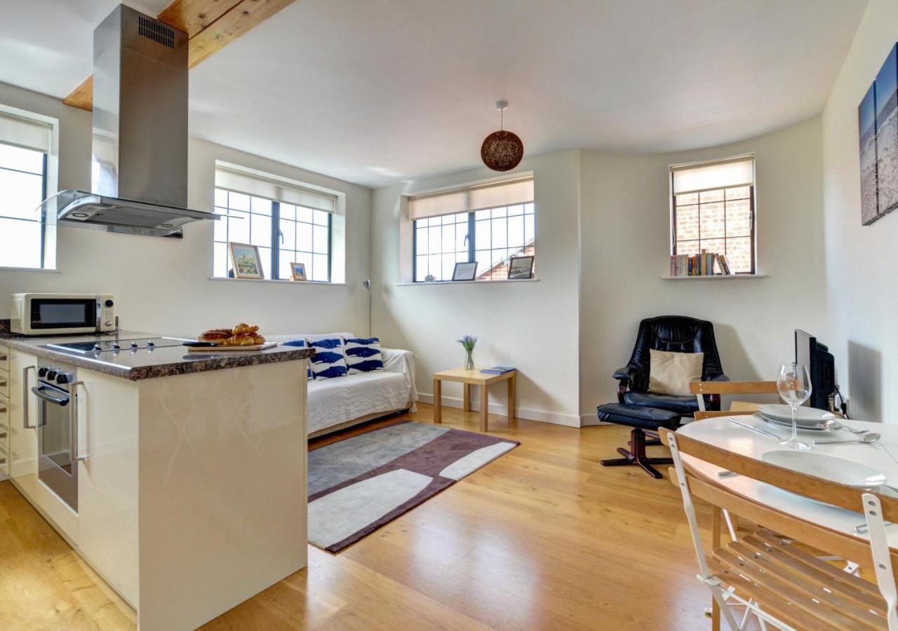 2 Bed in Swanage oc-wy412 view 2
