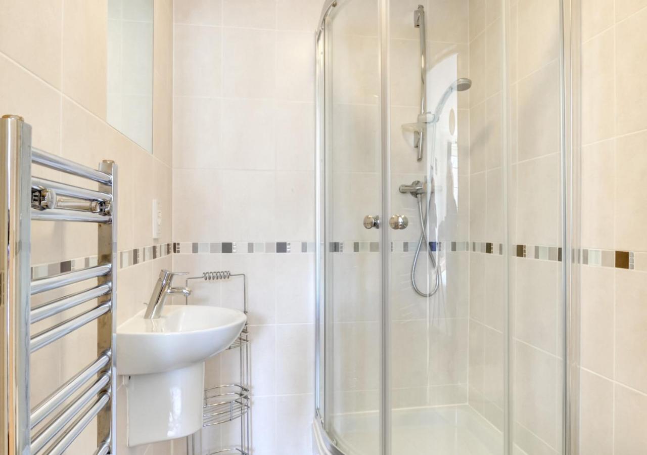 2 Bed in Swanage oc-wy412 view 3