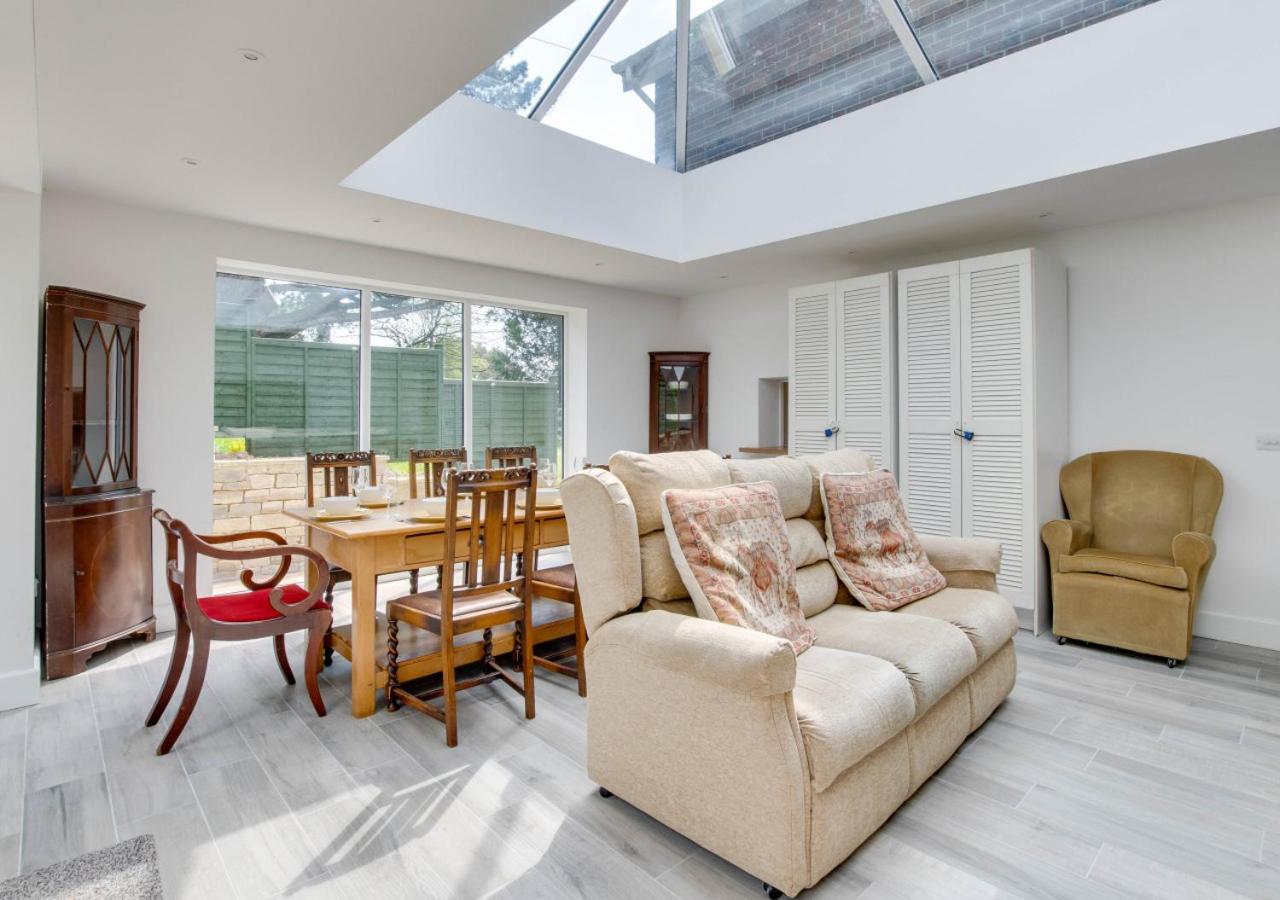 4 Bed in Harmans Cross oc-wy278 view 3