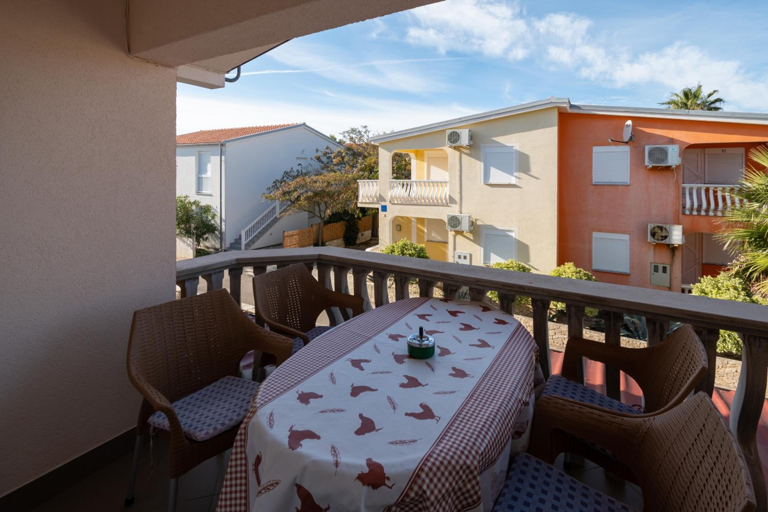 Apartments with parking space Vir - 20177